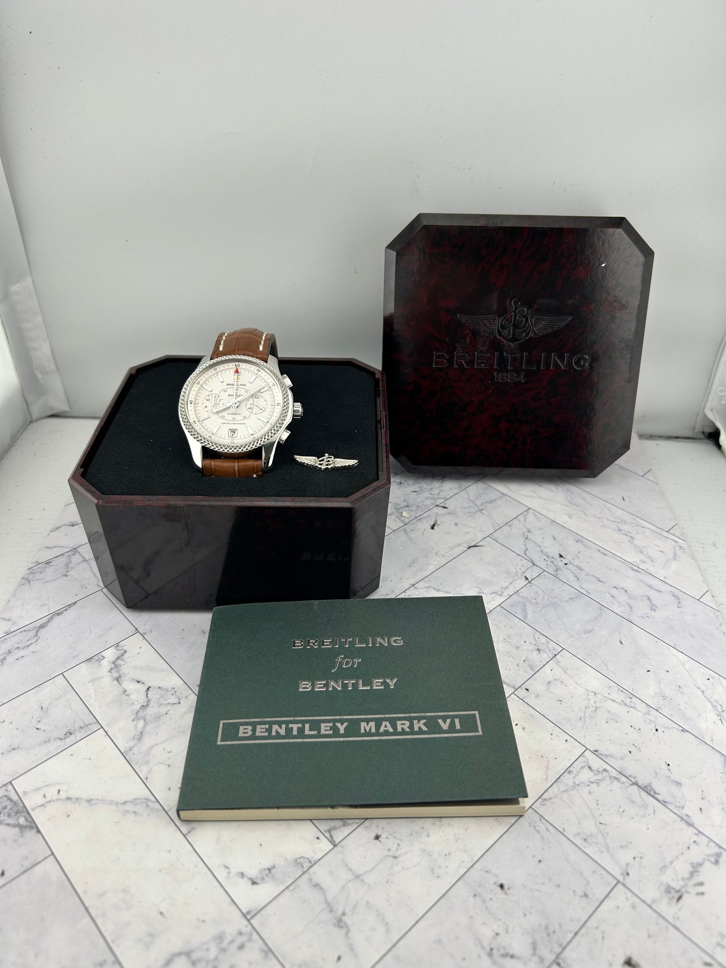Breitling Bentley Mark VI Silver Dial on Leather Ref. P26362 — view 7