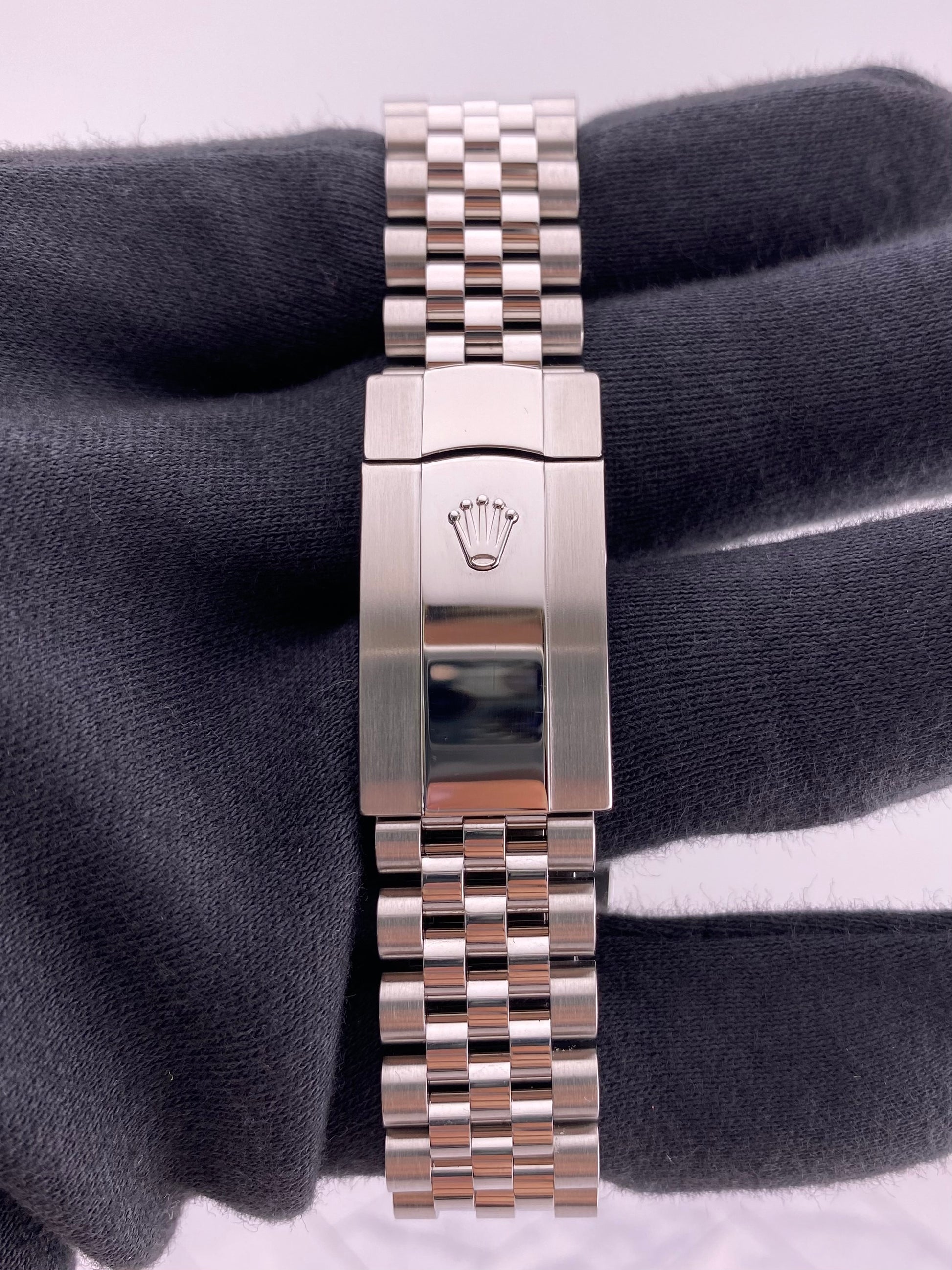 Rolex Datejust 41 Blue Roman Dial on Jubilee Ref. 126334 Card 2019 — view 4