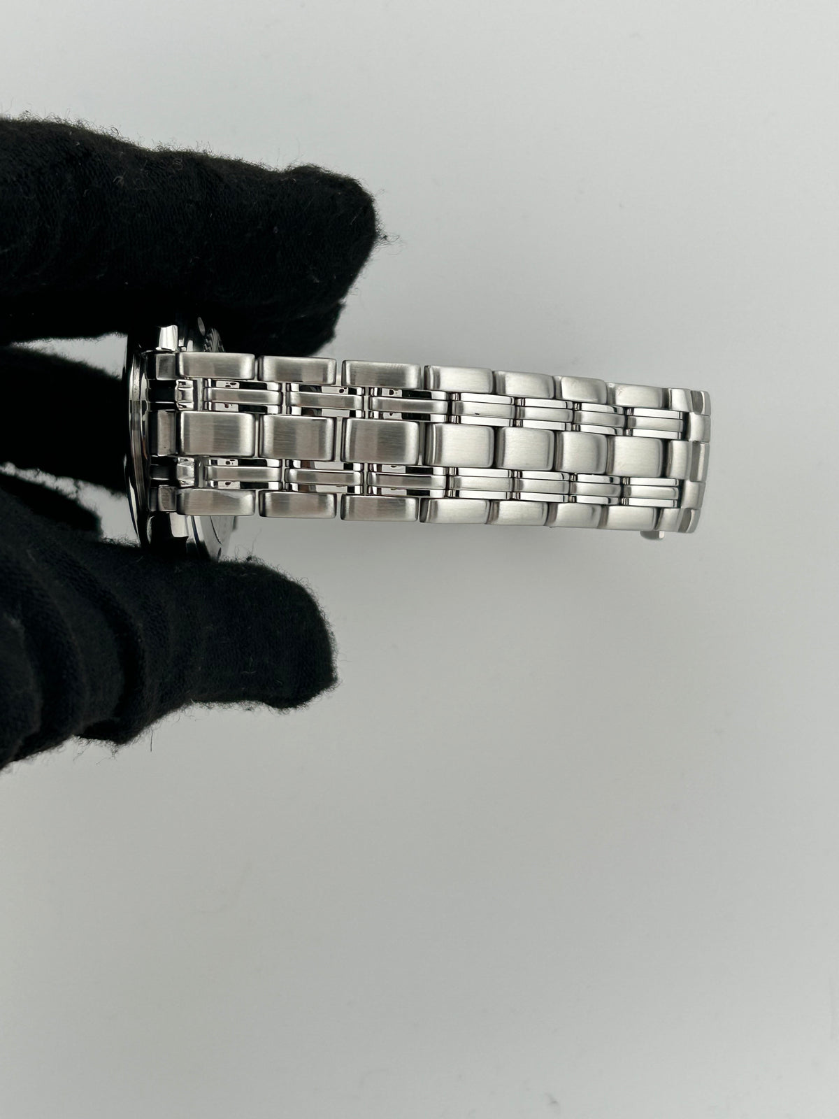 Omega Seamaster 120m Silver Dial on Stainless Steel Bracelet Ref. 2511.30 — view 5
