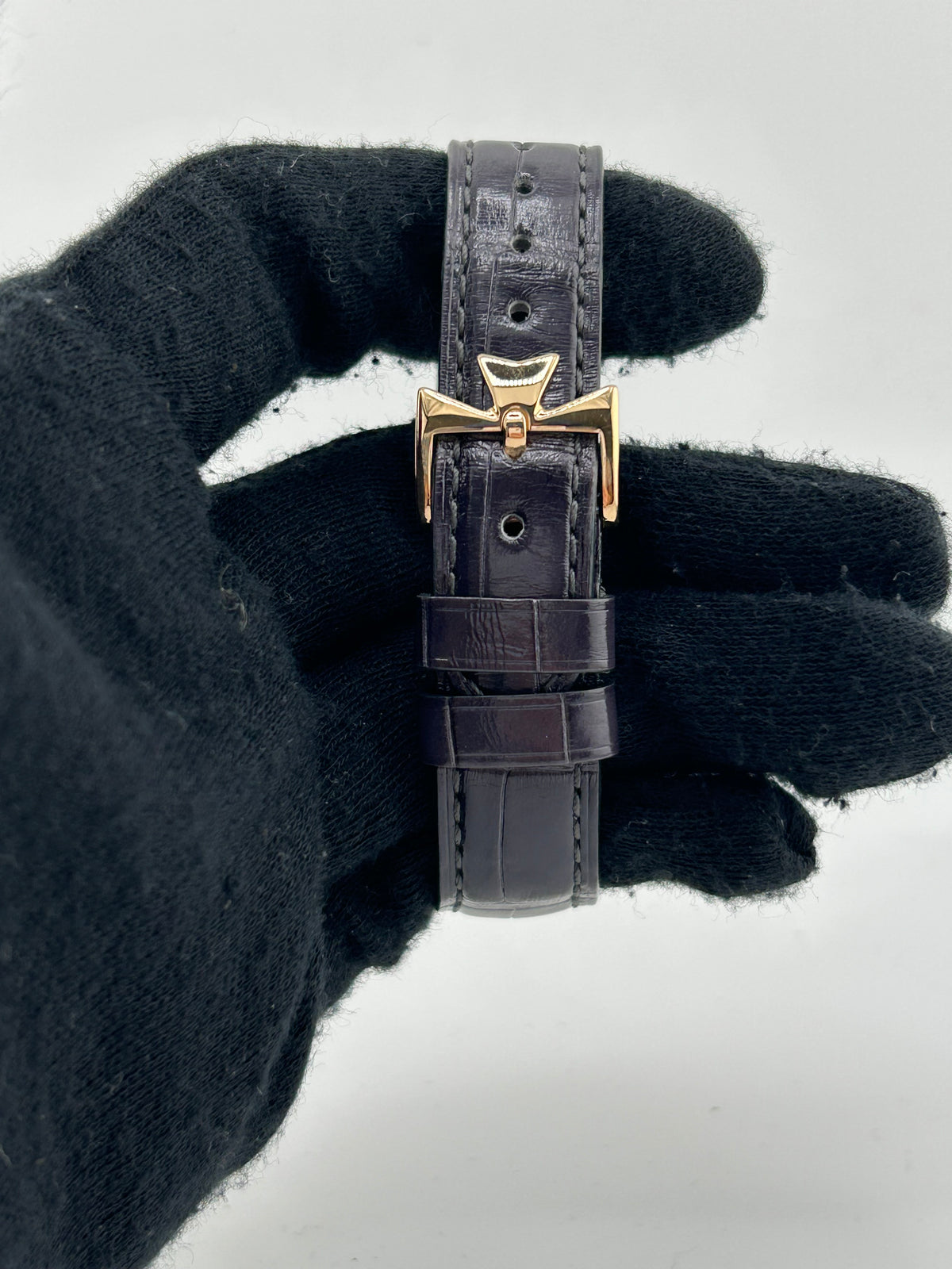 Vacheron Constantin Traditionnelle White Dial on Black Leather Strap Ref. 25558/000R — view 3