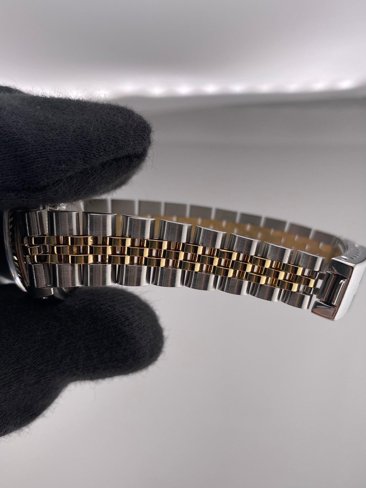 Rolex Oyster Perpetual Date Champagne Stick Dial on D Link Jubilee Ref. 6917 1983 — view 5