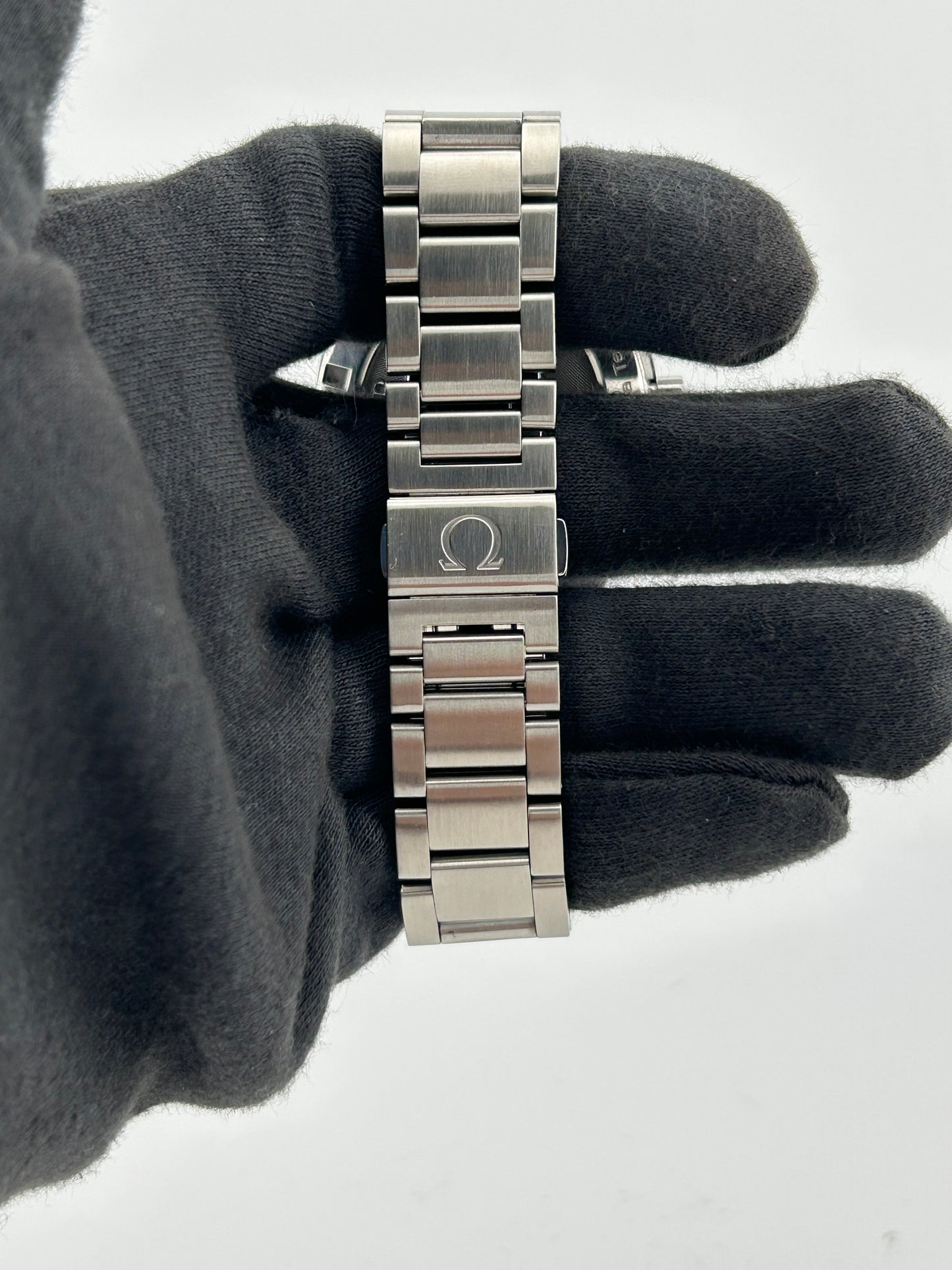 Omega Seamaster Aqua Terra 150m Silver Dial on Stainless Steel Bracelet Ref. 231.10.39.60.02.001 Card 2018 — view 3