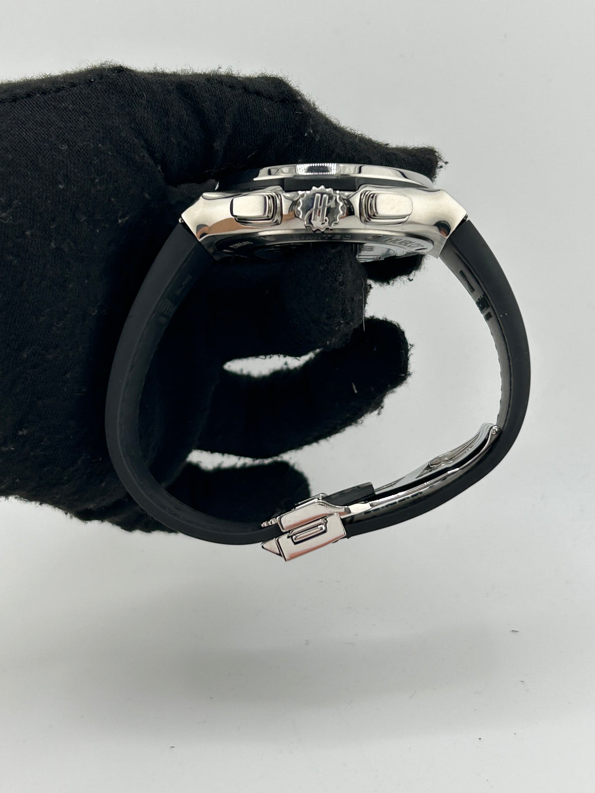 Hublot Classic Fusion Black Dial on Rubber Fold Clasp Ref. 521.NX.1472.VR.TRA14 Complete 2014 — view 5