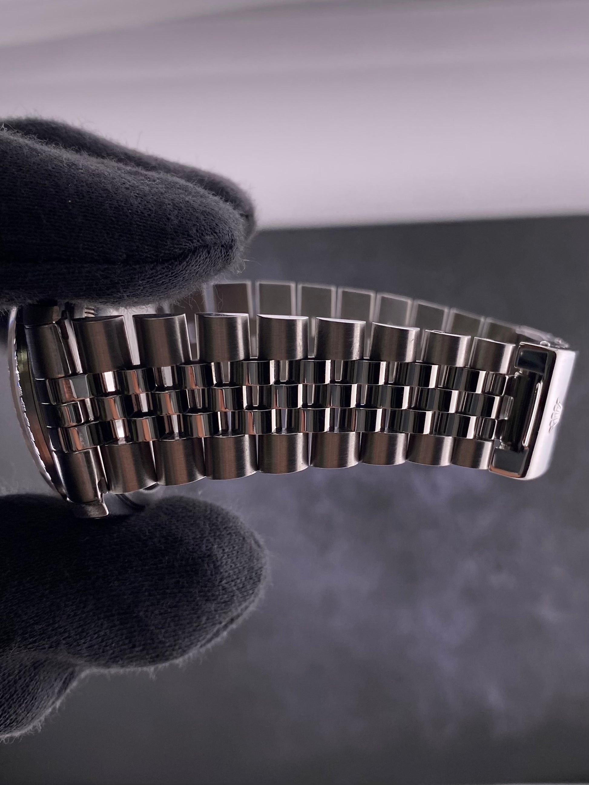 Rolex Datejust Silver Stick Dial on Jubilee Ref. 16220 1991 — view 5