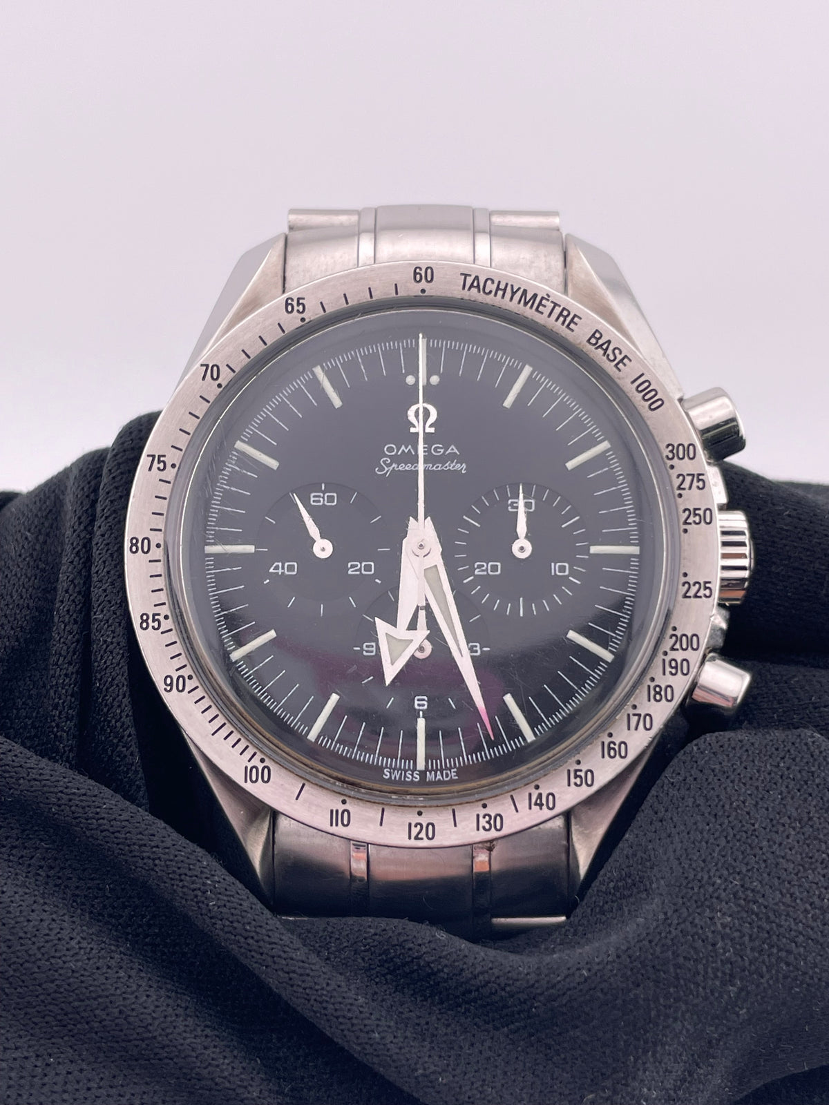 Omega Speedmaster Broad Arrow Black Dial on Stainless Steel Bracelet Ref. 3594.50 Complete 1999 — view 3