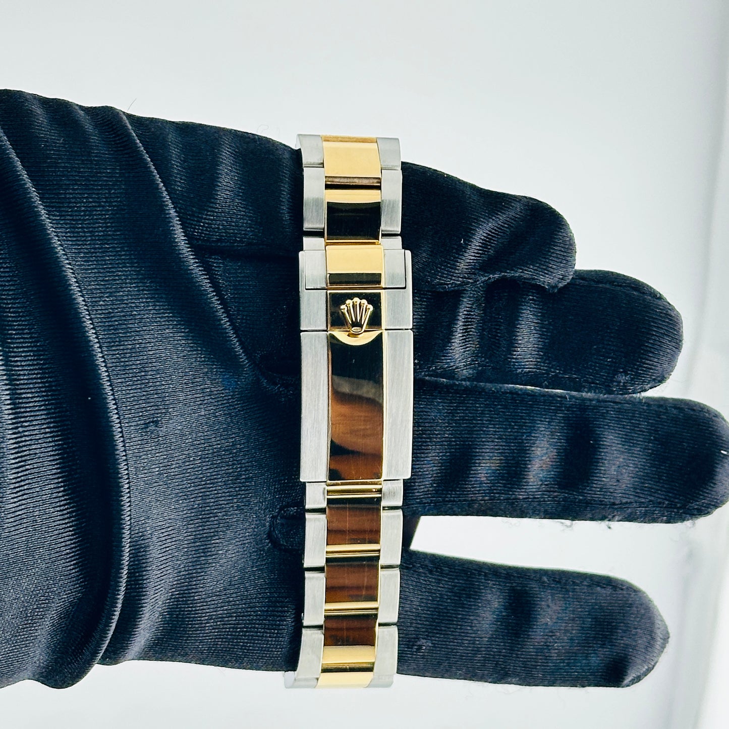 Rolex GMT-Master II Black Dial on Oyster Ref. 116713LN Card 2014 — view 4