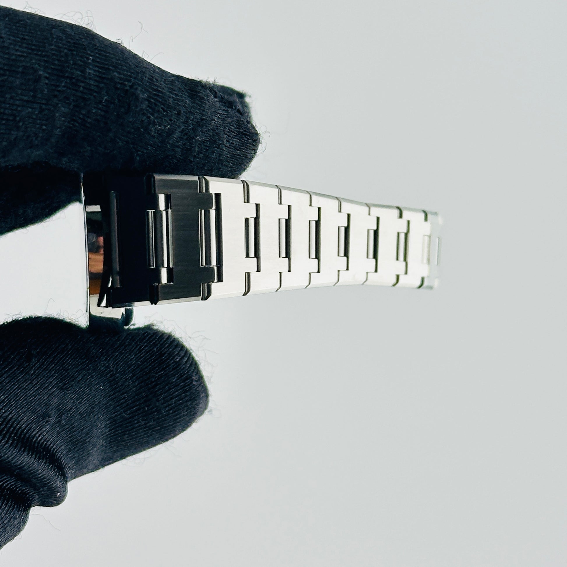 Bvlgari Bvlgari Black Dial on Stainless Steel Bracelet Ref. BB26SS — view 5