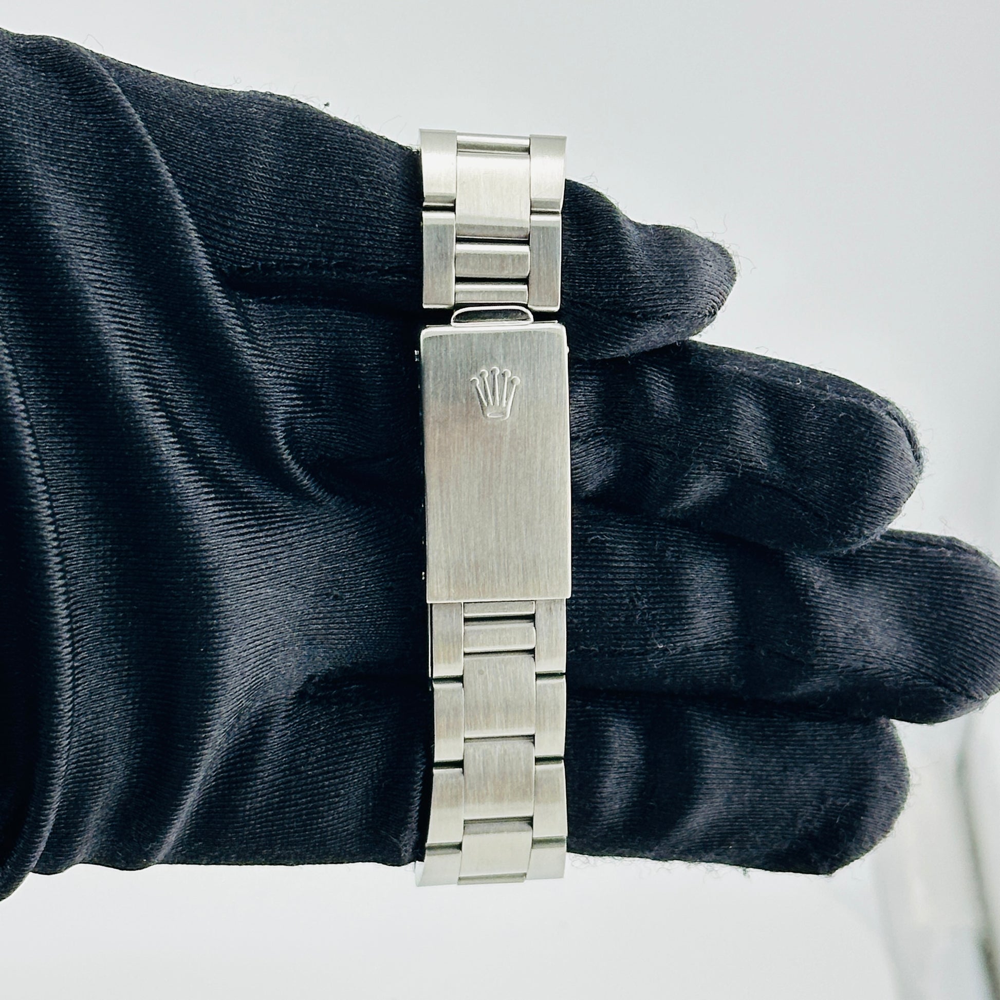 Rolex Oyster Perpetual Date Silver Stick Dial on Oyster Bracelet Ref. 15000 1983 — view 4
