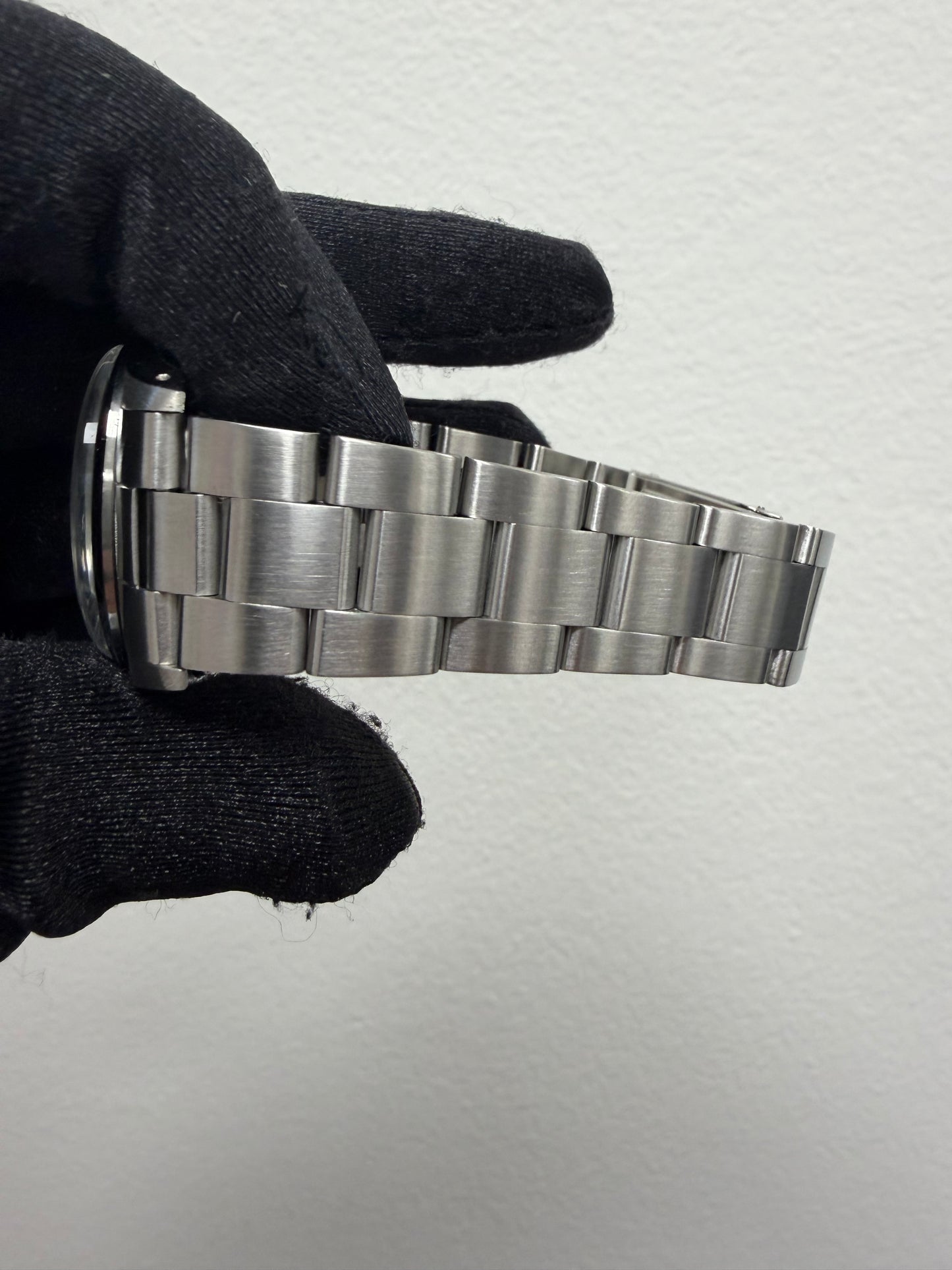 Rolex Oyster Perpetual Date White Roman Dial on Oyster Ref. 15000 1988 — view 4