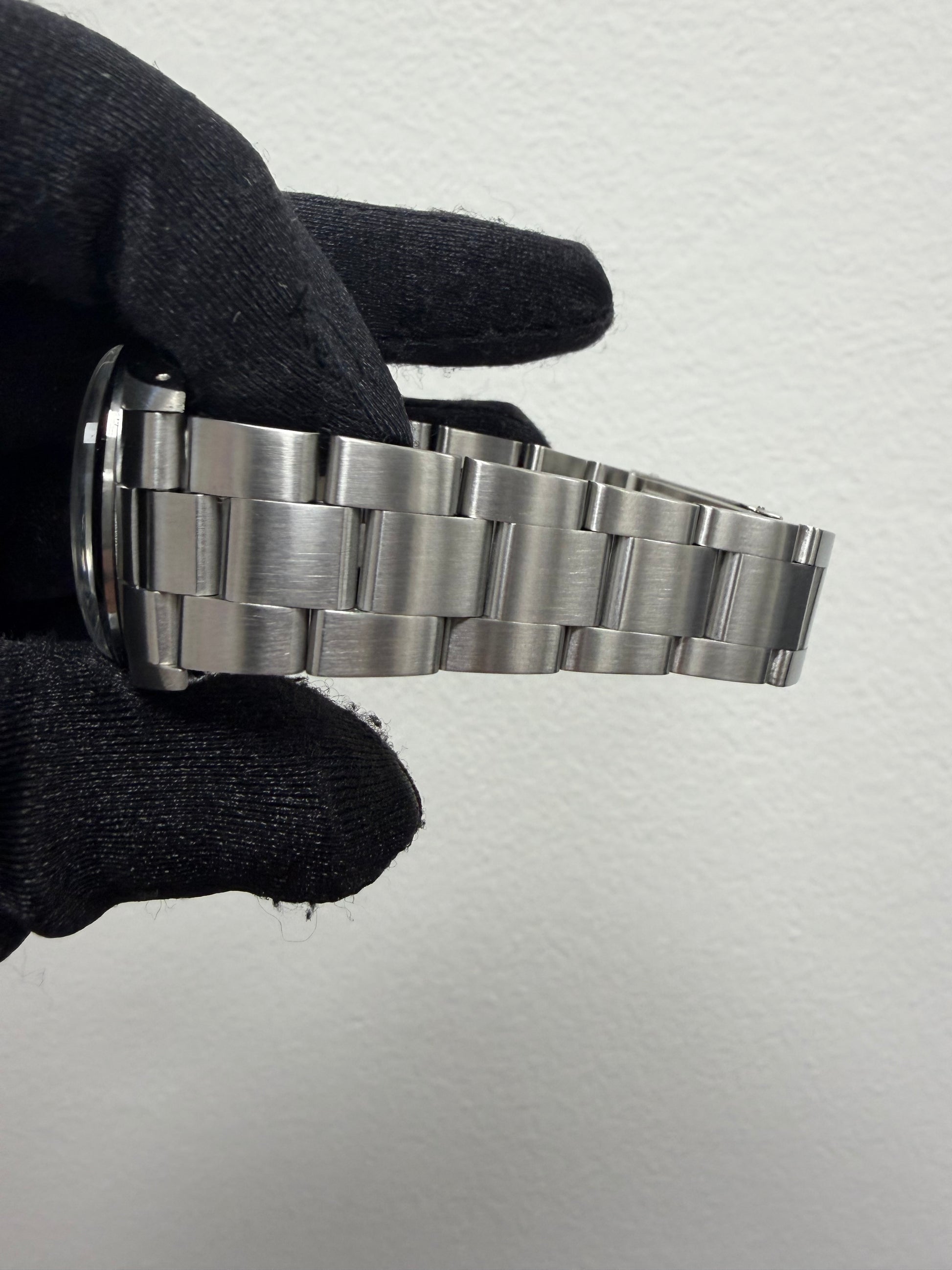 Rolex Oyster Perpetual Date White Roman Dial on Oyster Ref. 15000 1988 — view 4