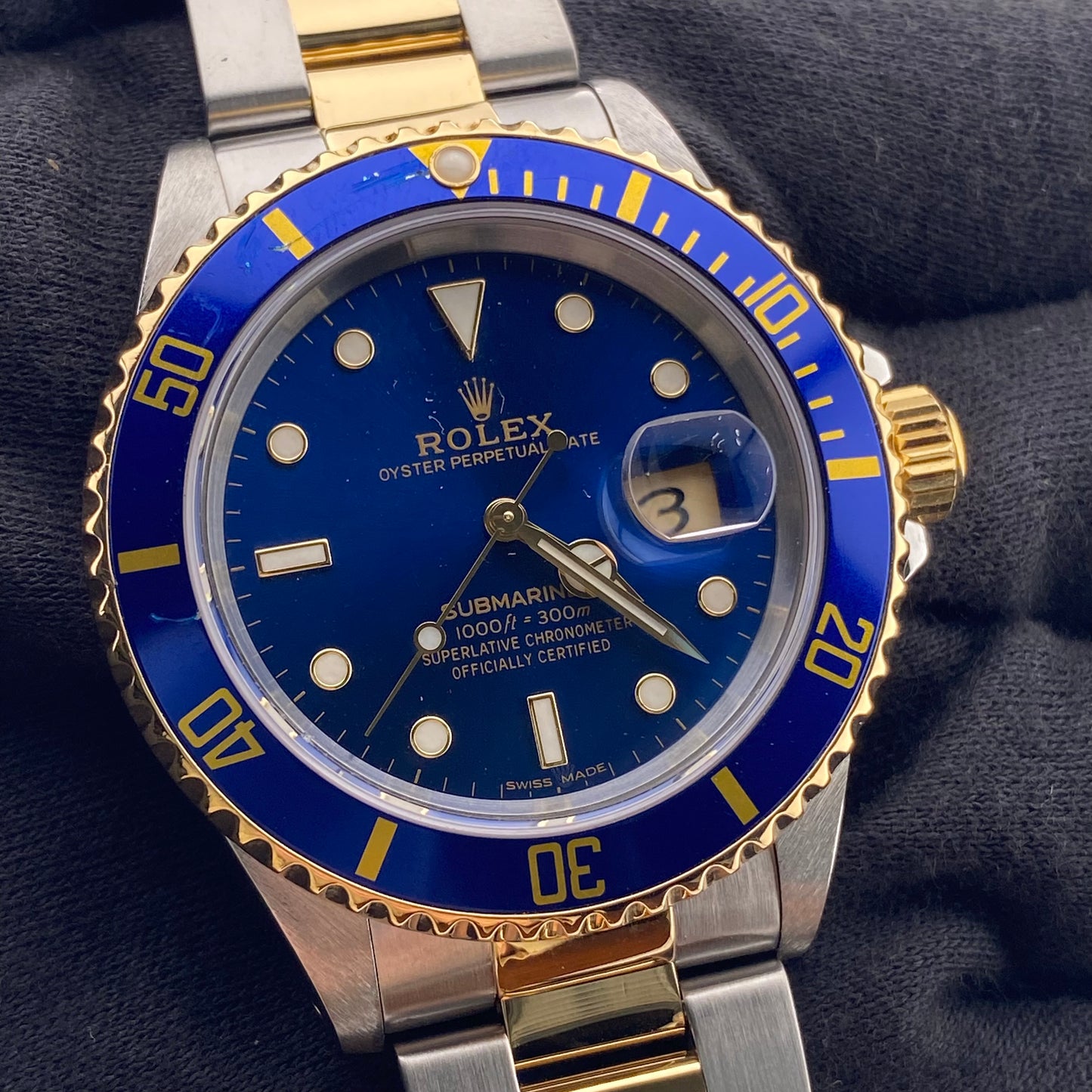 Rolex Submariner Blue Dial on Oyster Ref. 16613 Papers 1993 — view 3
