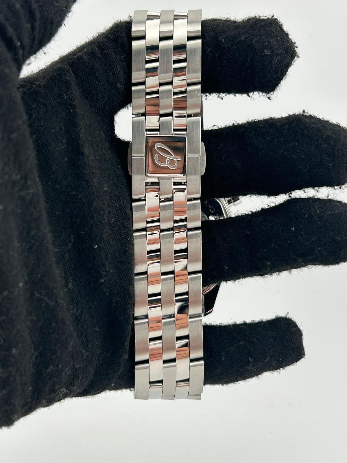 Breitling Classic AVI Chronograph Blue Dial on Stainless Steel Bracelet Ref. A233801A1C1A1 Complete 2023 — view 4
