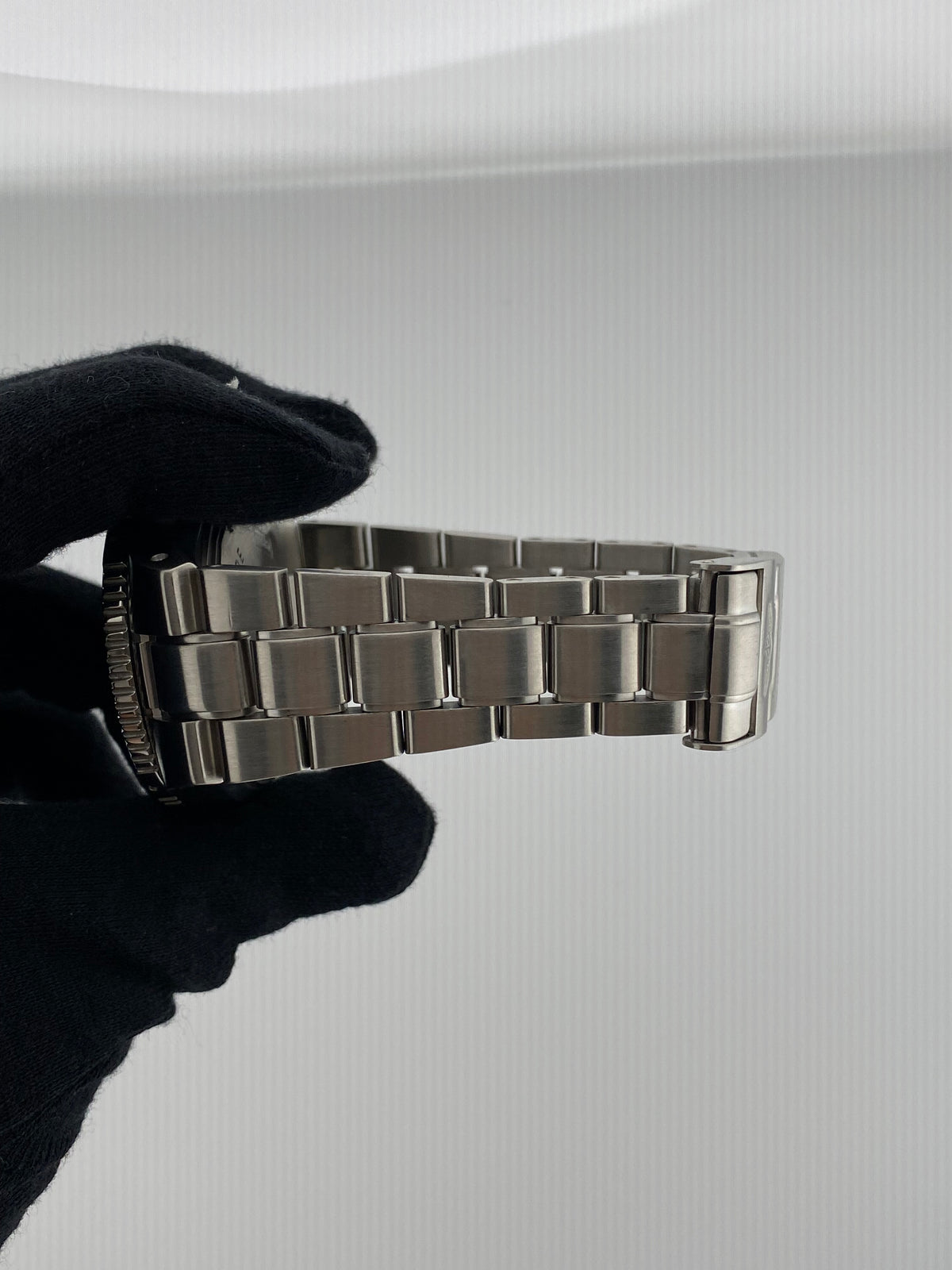 Breitling Hercules White Dial on Stainless Steel Bracelet Ref. A39363 — view 5