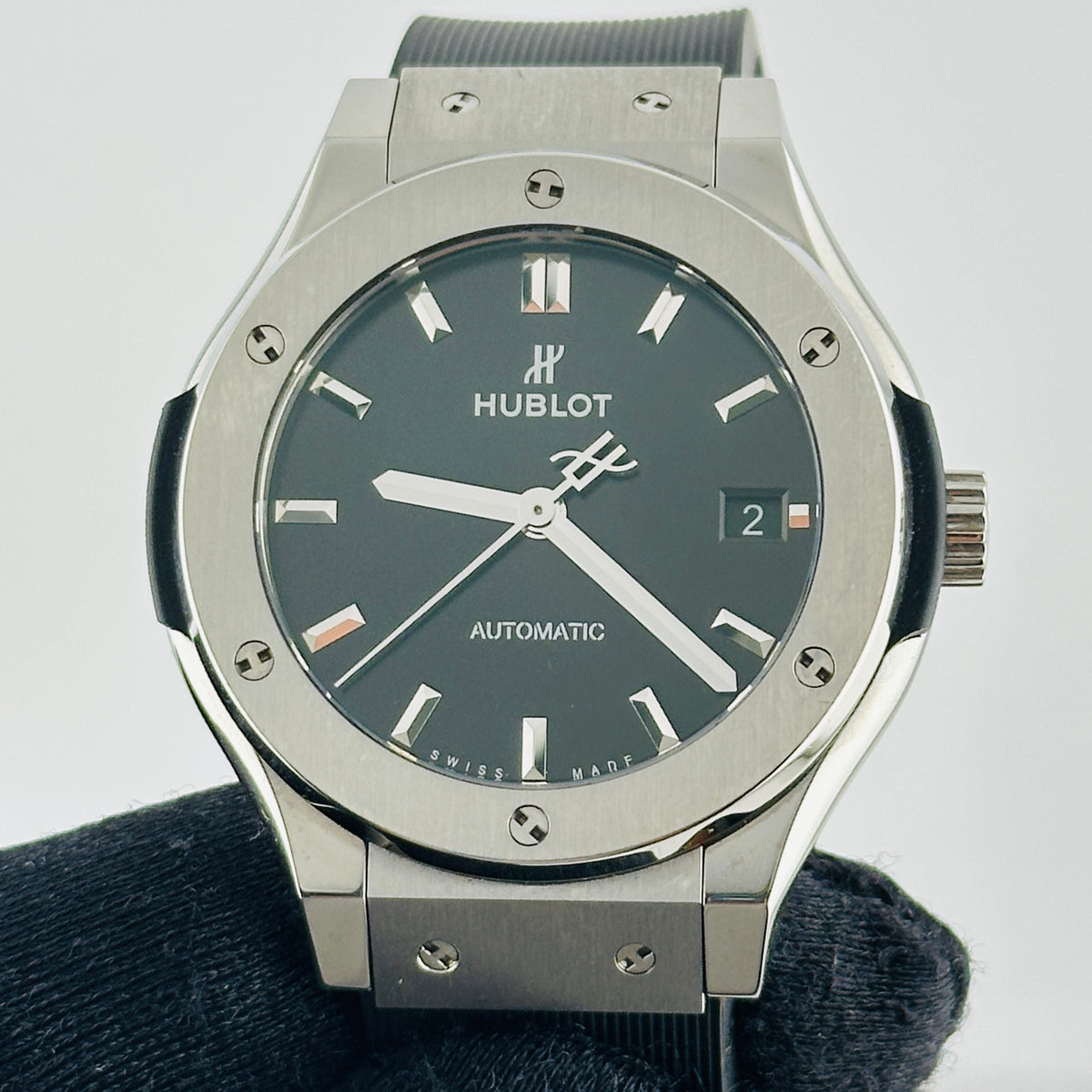 Hublot Classic Fusion Black Dial on Rubber Strap Ref. 565.NX.1470.RX with Box — view 2