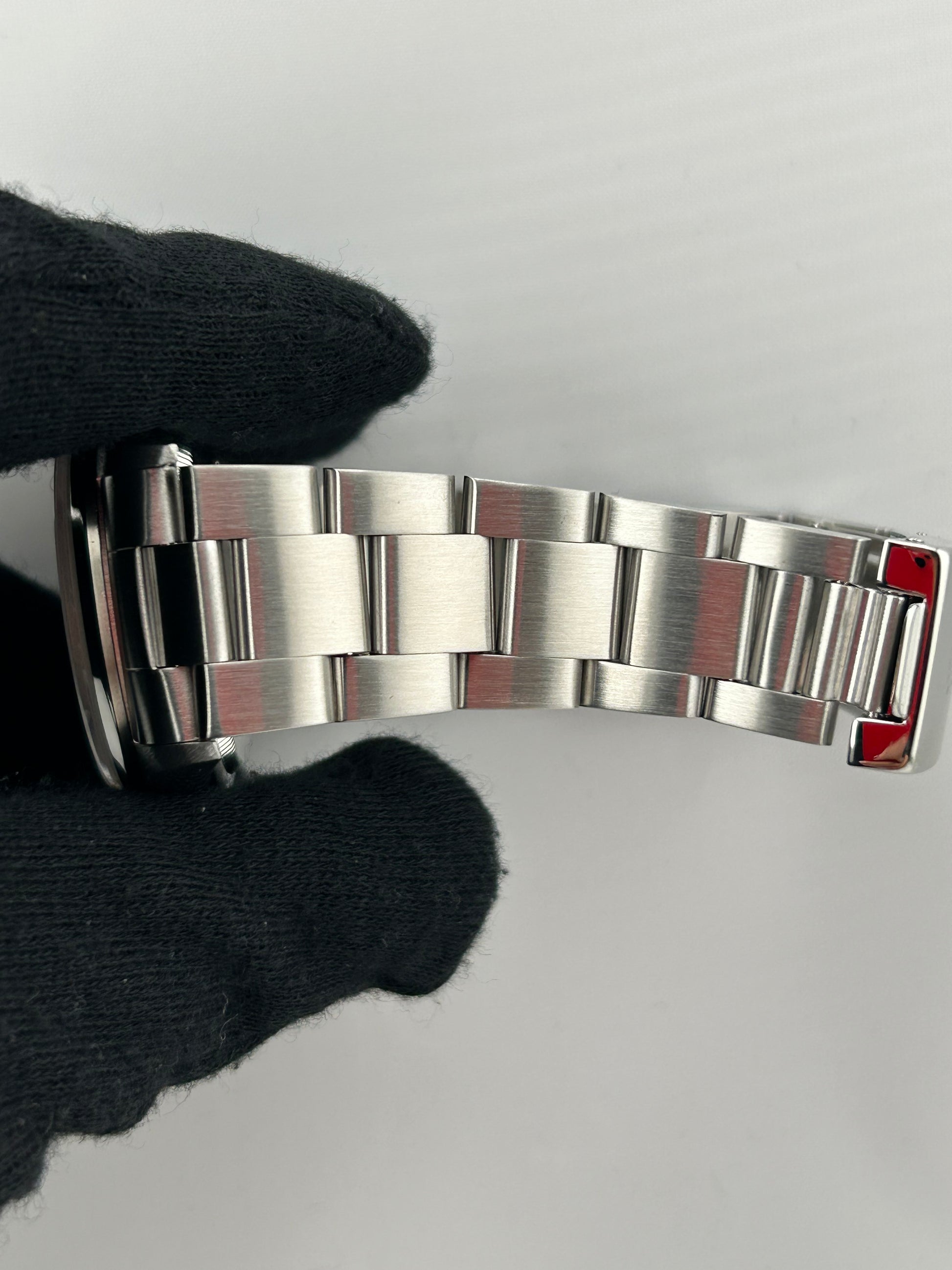 Rolex Datejust 36 Silver Stick Dial on Jubilee Ref. 16200 Papers 2000 — view 5