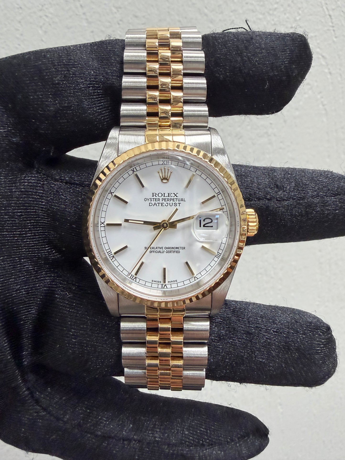Rolex Datejust White Stick Dial on Oyster Ref. 16233 Papers 2004 — view 2