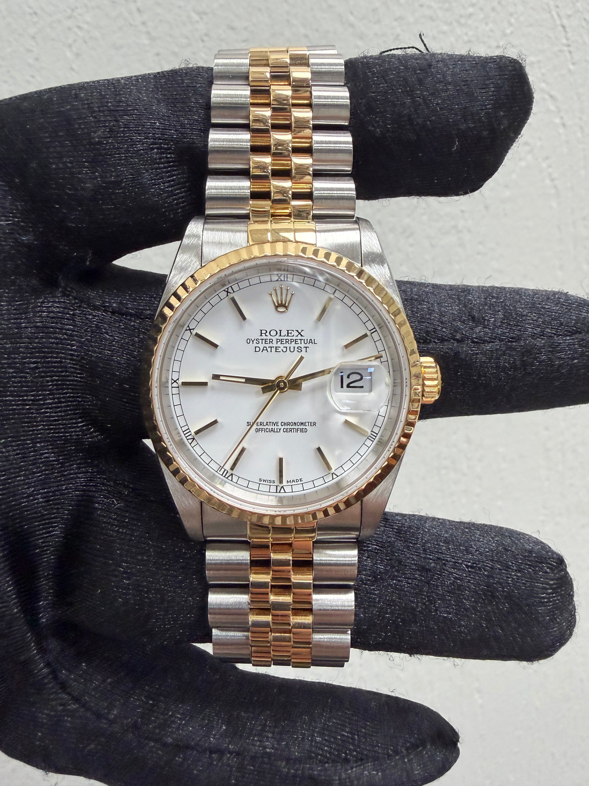 Rolex Datejust White Stick Dial on Oyster Ref. 16233 Papers 2004 — view 2
