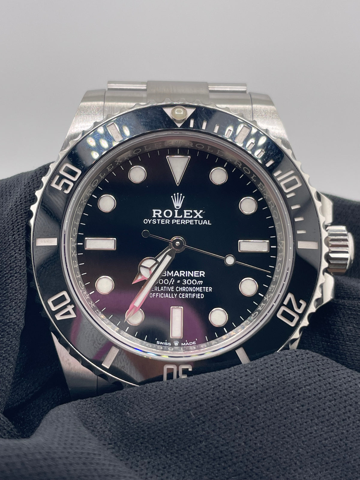 Rolex Submariner No-Date Black Dial on Oyster Ref. 124060 Card 2021 — view 3