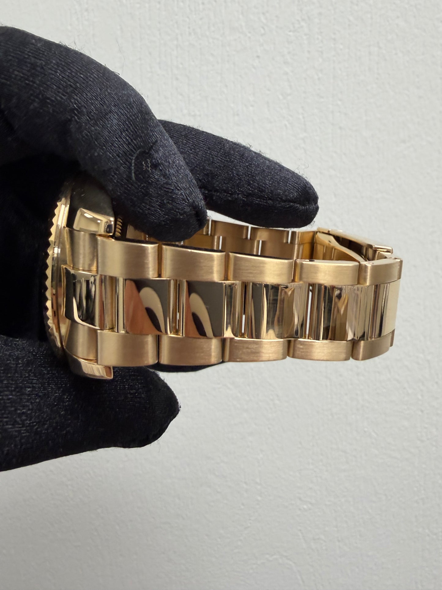 Rolex Sky Dweller Champagne Sunray Arabic Dial on Oyster Bracelet Ref. 326938 Card 2018 — view 4