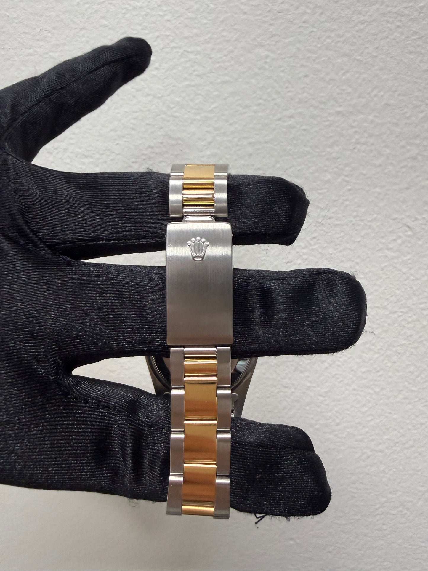 Rolex Oyster Perpetual Date Champagne Stick Dial on Oyster Ref. 15223 Papers 1990 — view 3