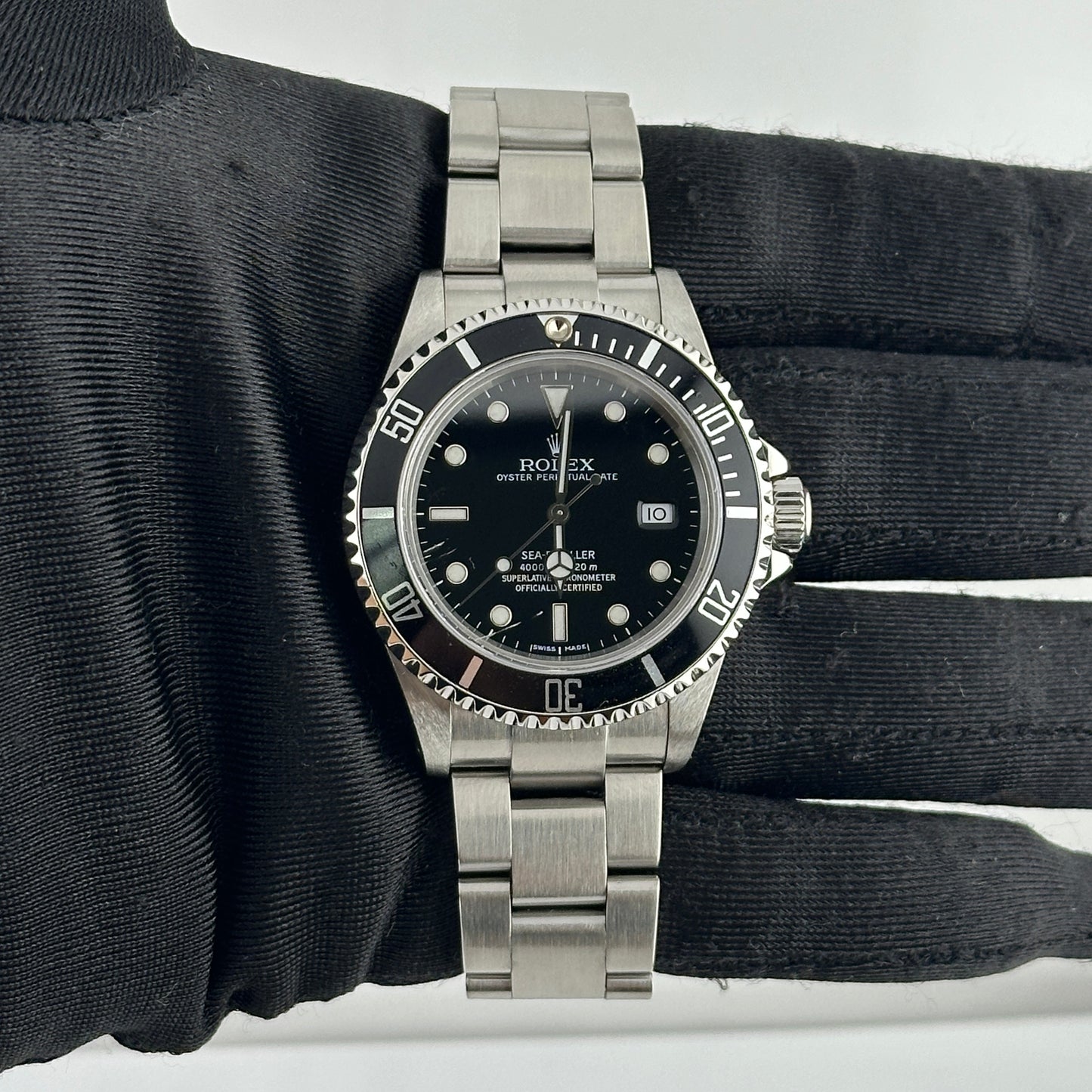 Rolex Sea-Dweller Black Dial on Oyster Ref. 16600 Papers 2000 — view 2