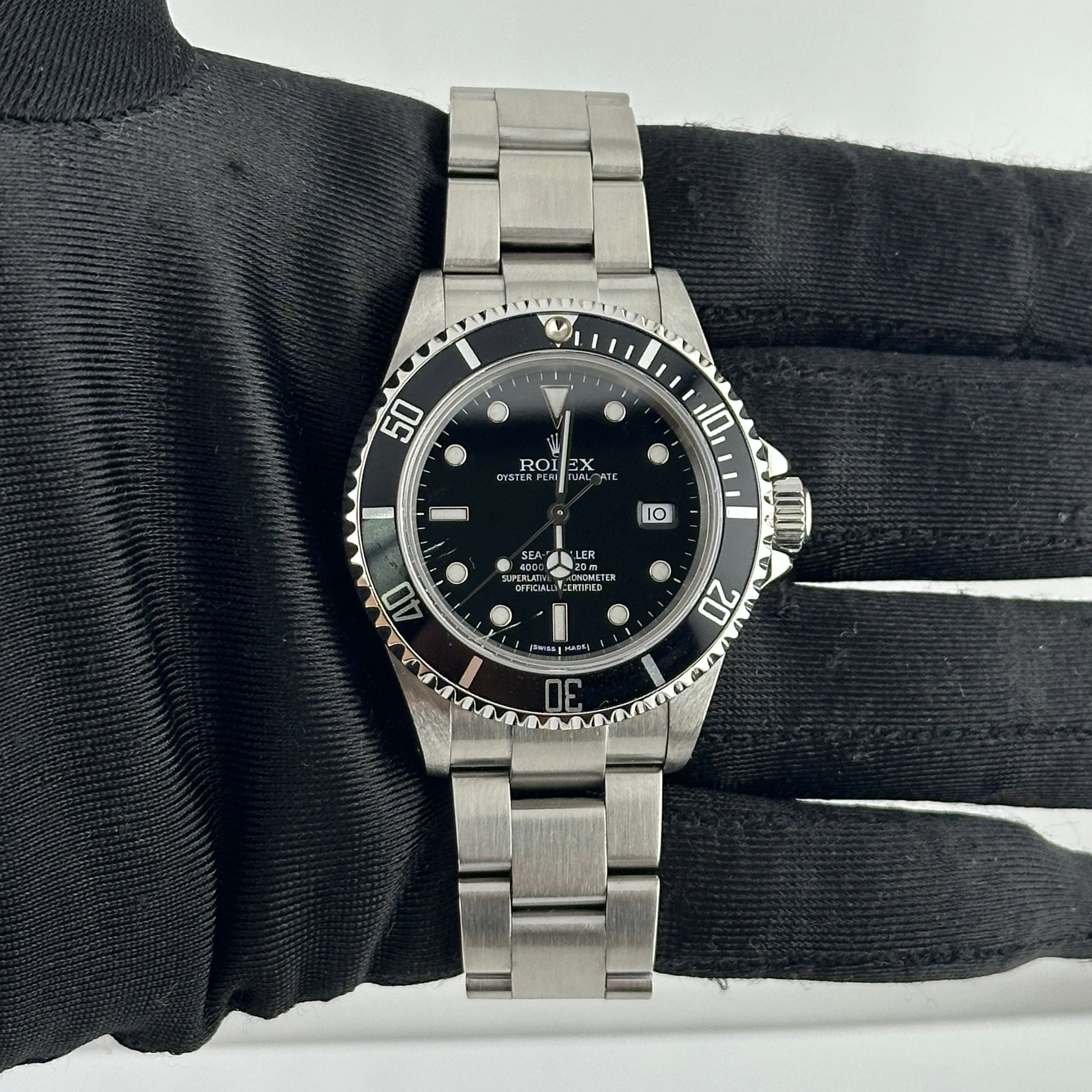 Rolex Sea-Dweller Black Dial on Oyster Ref. 16600 Papers 2000 — view 2