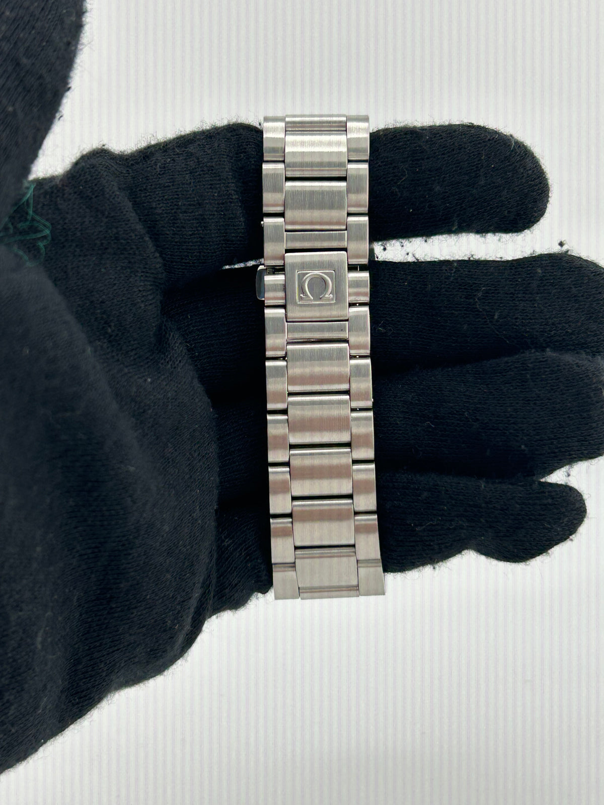 Omega Seamaster Aqua Terra 150m Blue Dial on Stainless Steel Bracelet Ref. 2504.80.00 Complete — view 4