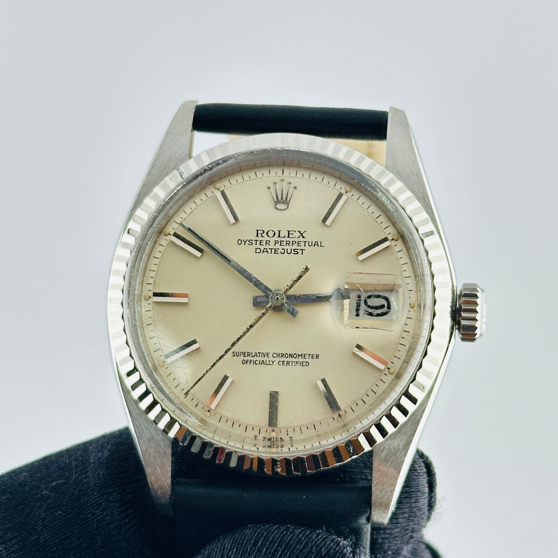 Rolex Datejust Silver Stick Dial on Generic Leather Band Ref. 1601 1976 — view 2