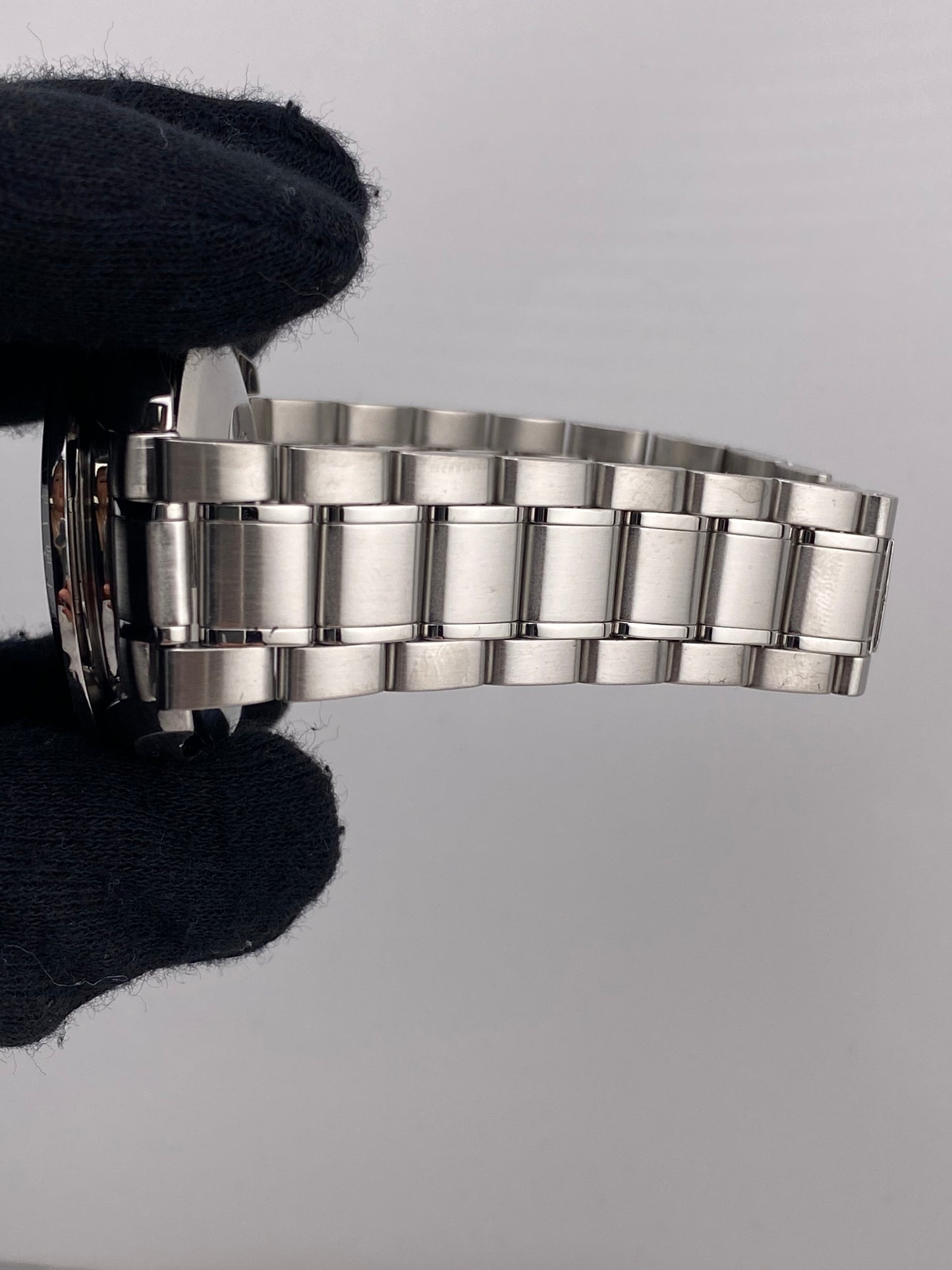 Omega Speedmaster Silver Dial on Stainless Steel Bracelet Ref. 3513.33 — view 5
