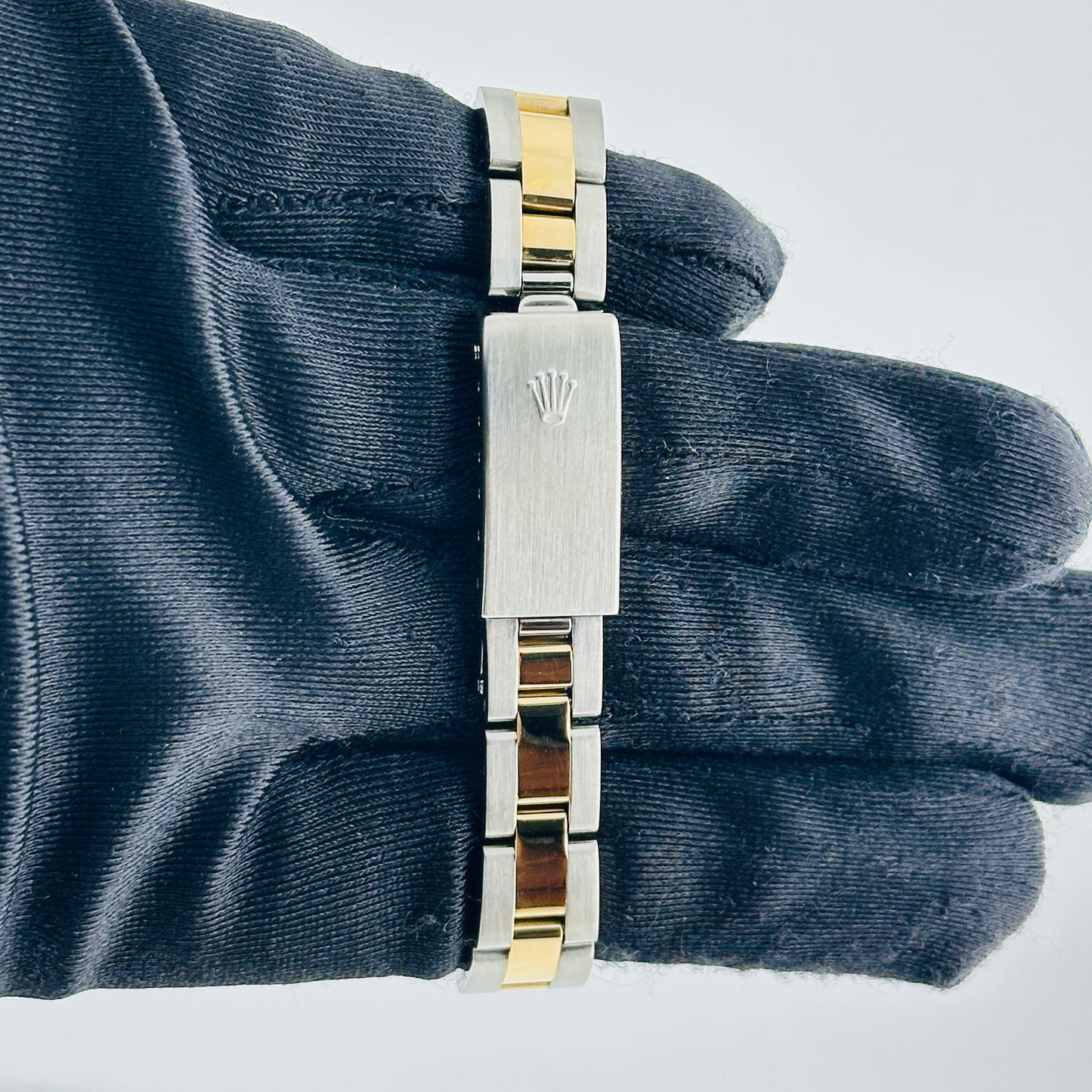 Rolex Datejust Am Champagne Roman Dial on Oyster Bracelet Ref. 69163 1996 — view 4