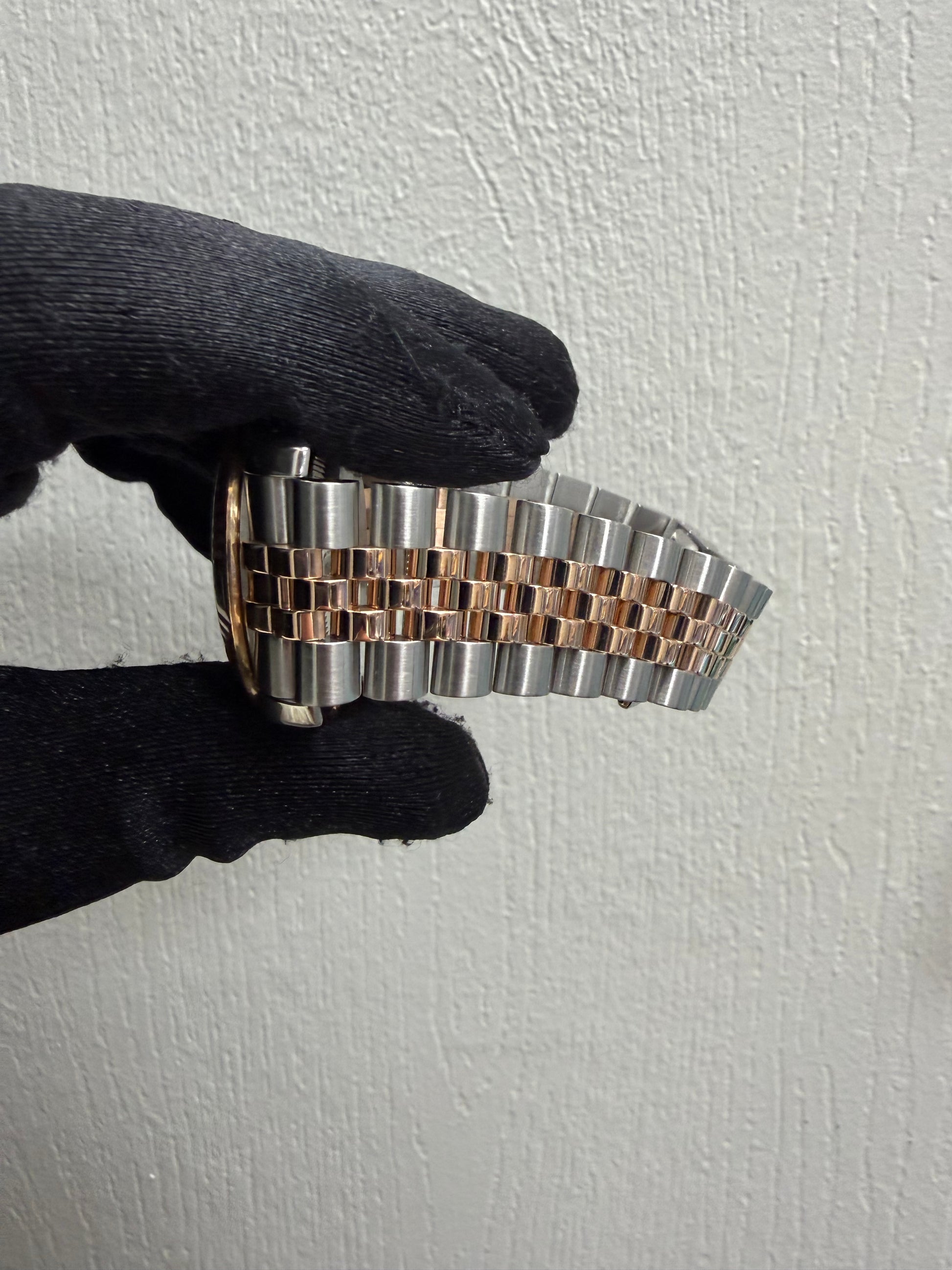 Rolex Datejust Turn-o-Graph Silver / Rose Stick Dial on Jubilee Hidden Clasp Ref. 116261 2005 — view 4