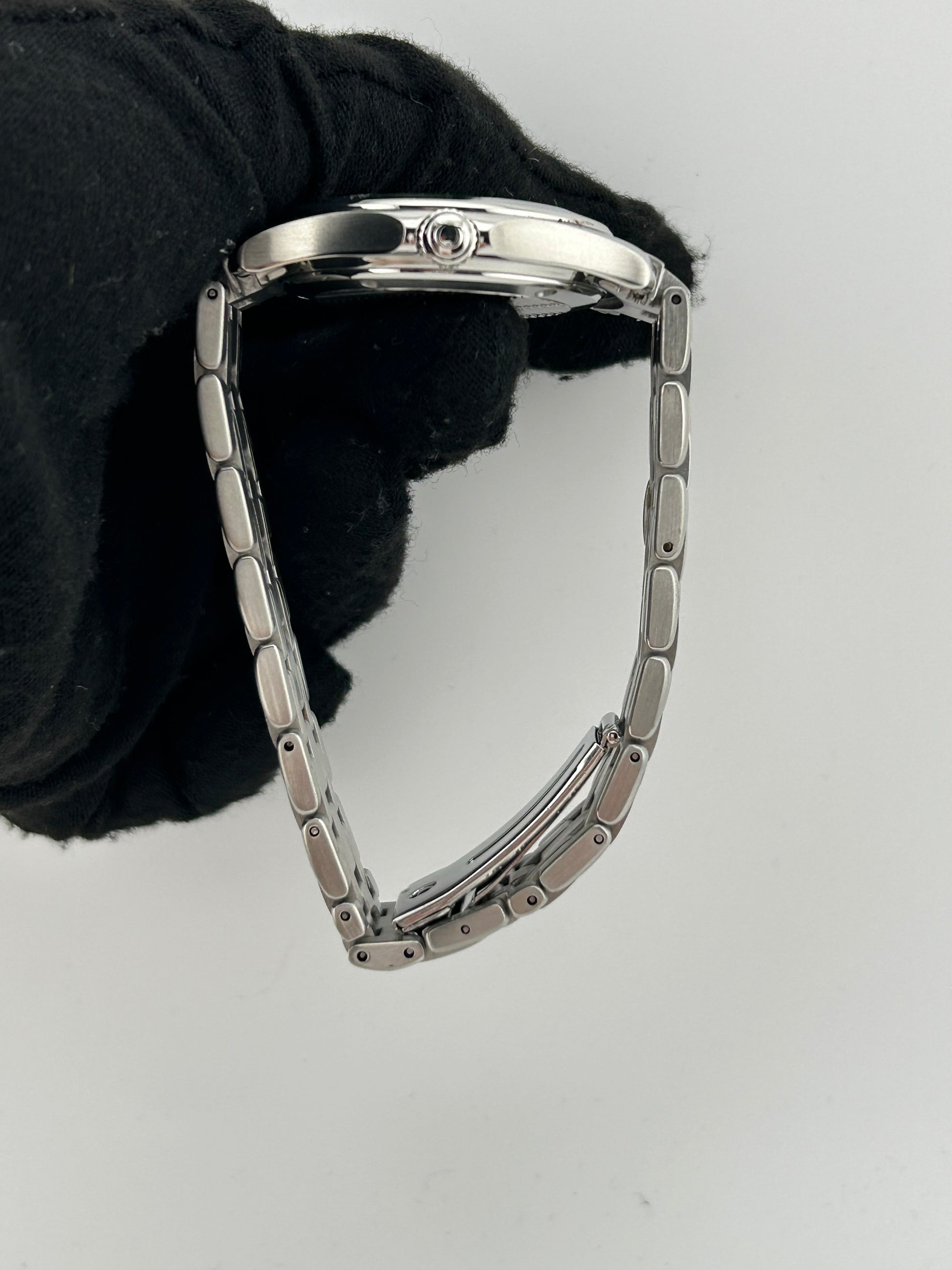 Omega Seamaster 120m Silver Dial on Stainless Steel Bracelet Ref. 2511.30 — view 6