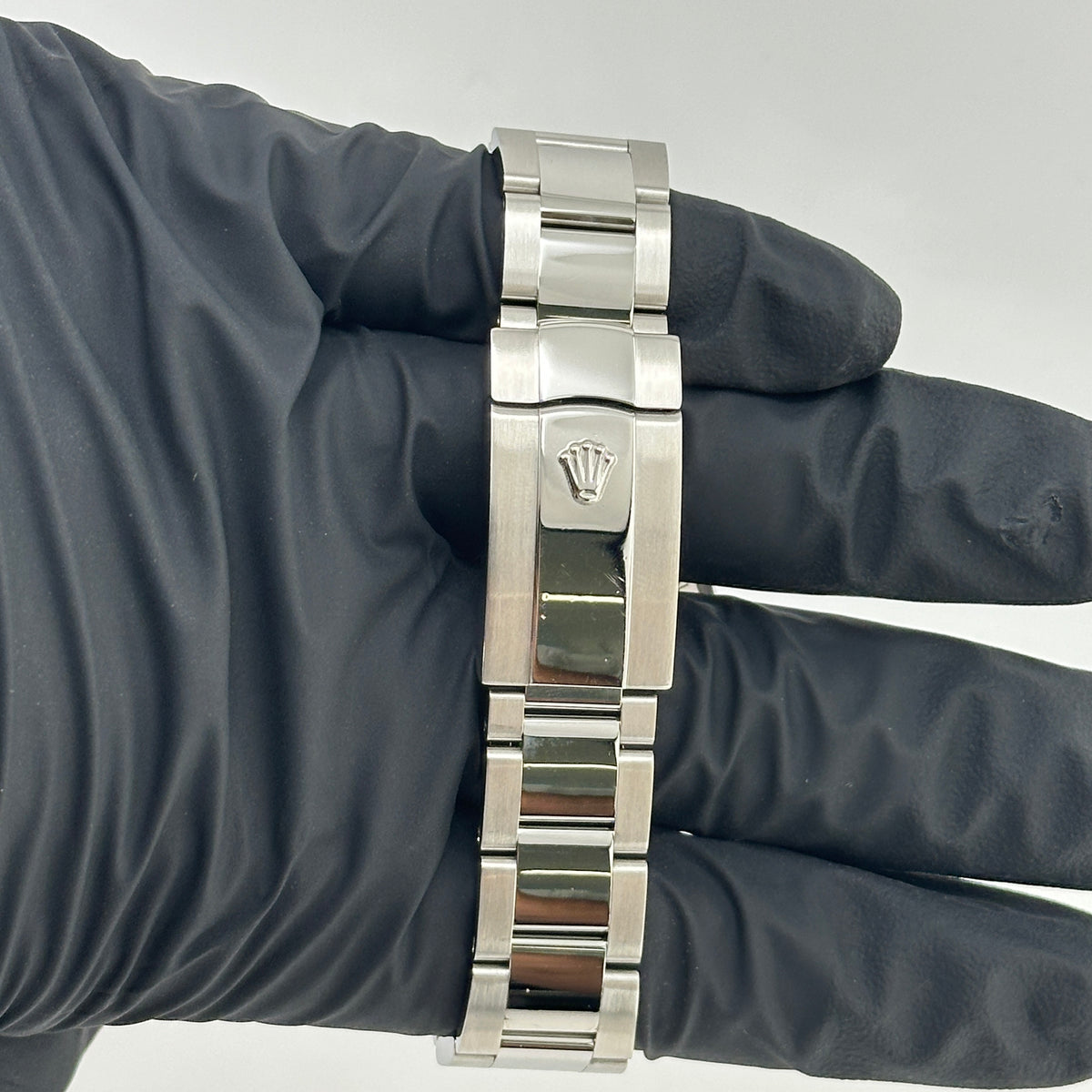 Rolex Milgauss Black Dial on Oyster Bracelet Ref. 116400 Card 2009 — view 5