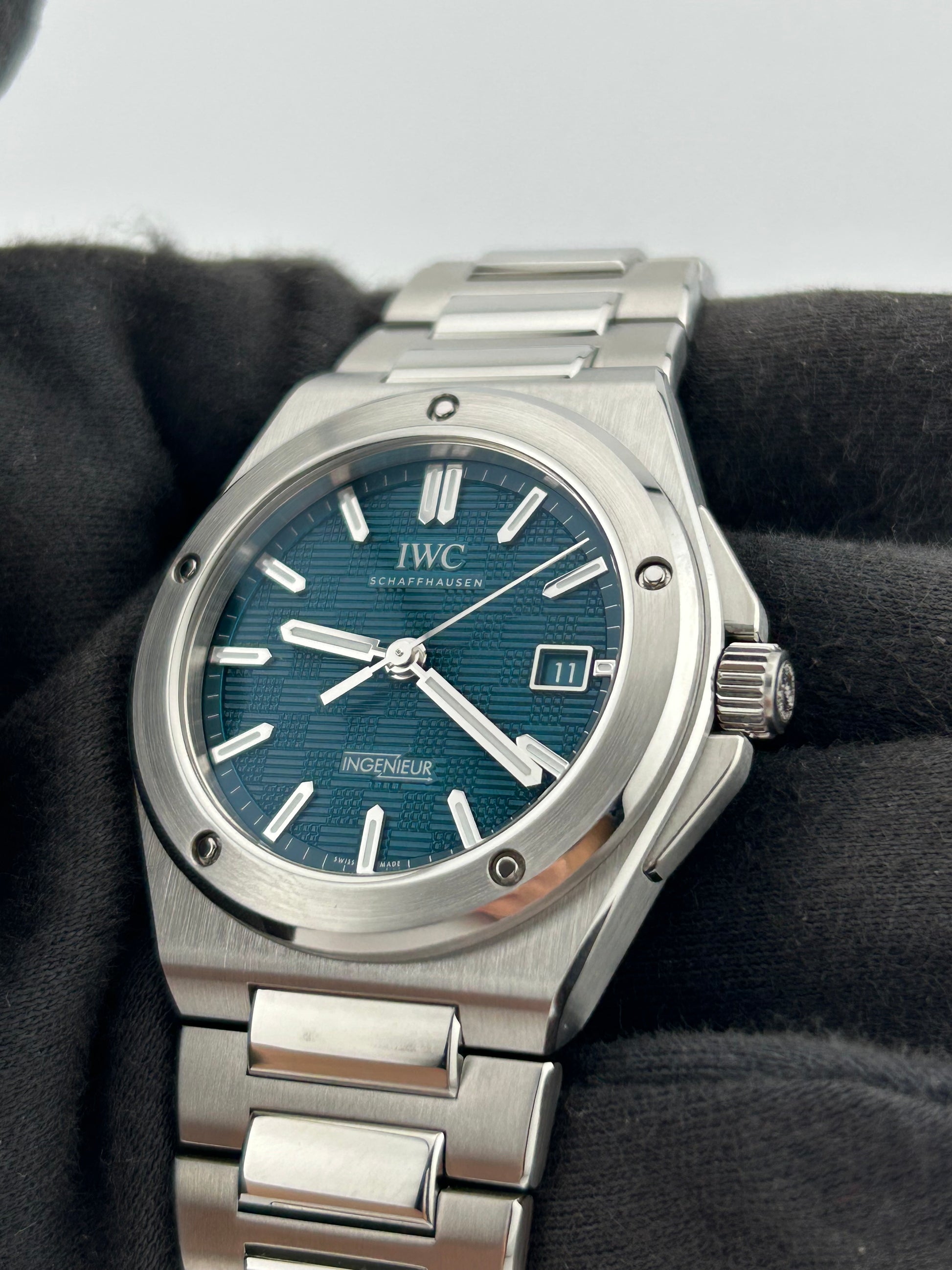 Iwc Ingenieur Automatic Aqua Dial on Stainless Steel Bracelet Ref. IW328903 Complete 2026 — view 3
