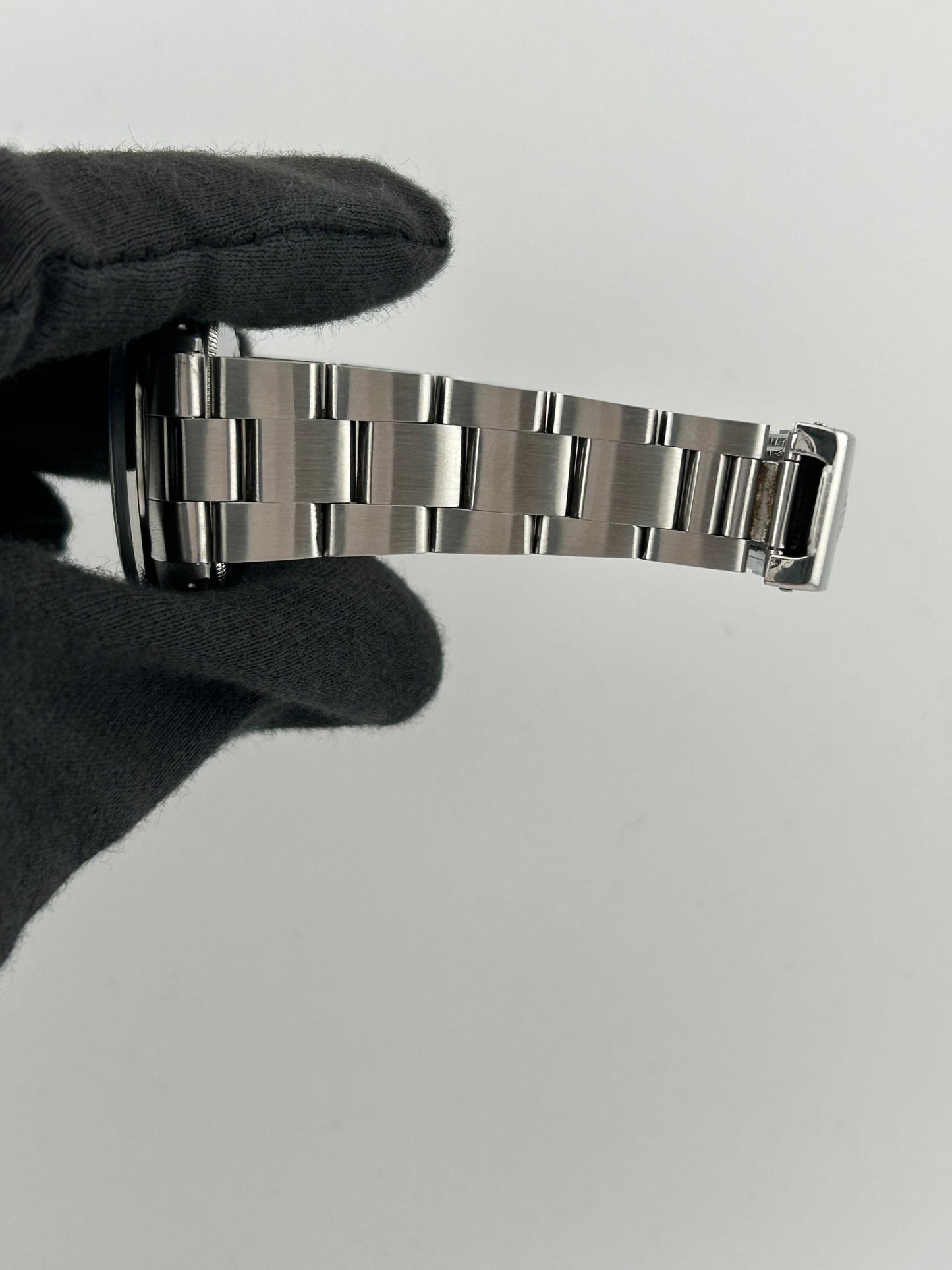 Rolex Oyster Perpetual Date Silver Index Dial on Oyster Ref. 15000 1971 — view 4