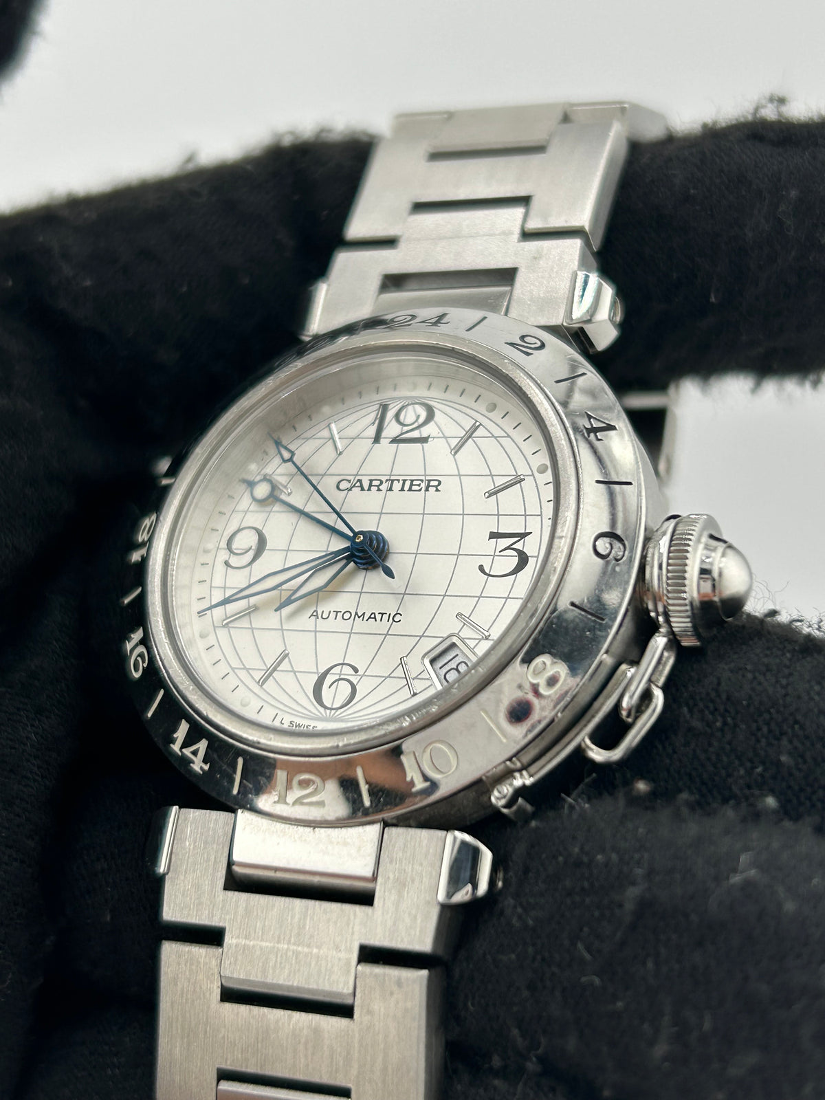 Cartier Pasha Silver Dial on Stainless Steel Bracelet Ref. W31078M7 — view 3