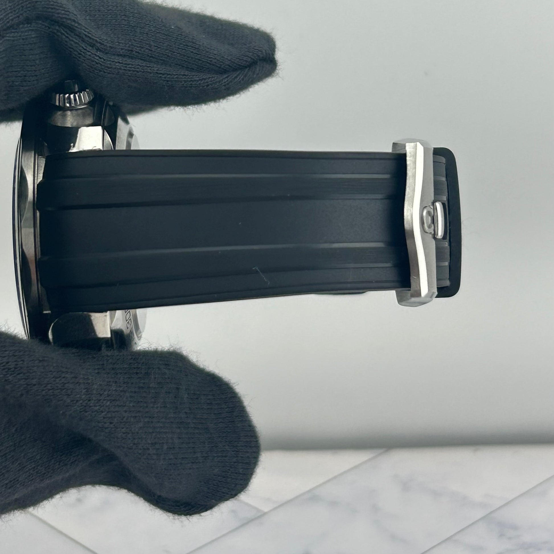 Omega Seamaster Diver 300M Black Dial on Rubber Strap Ref. 210.32.44.51.01.001 — view 5