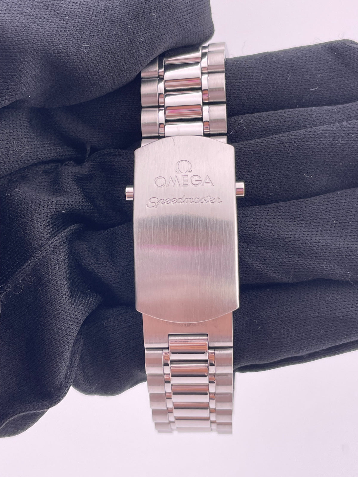 Omega Speedmaster Black Dial on Stainless Steel Bracelet Ref. 3539.5 Card Open Date — view 4