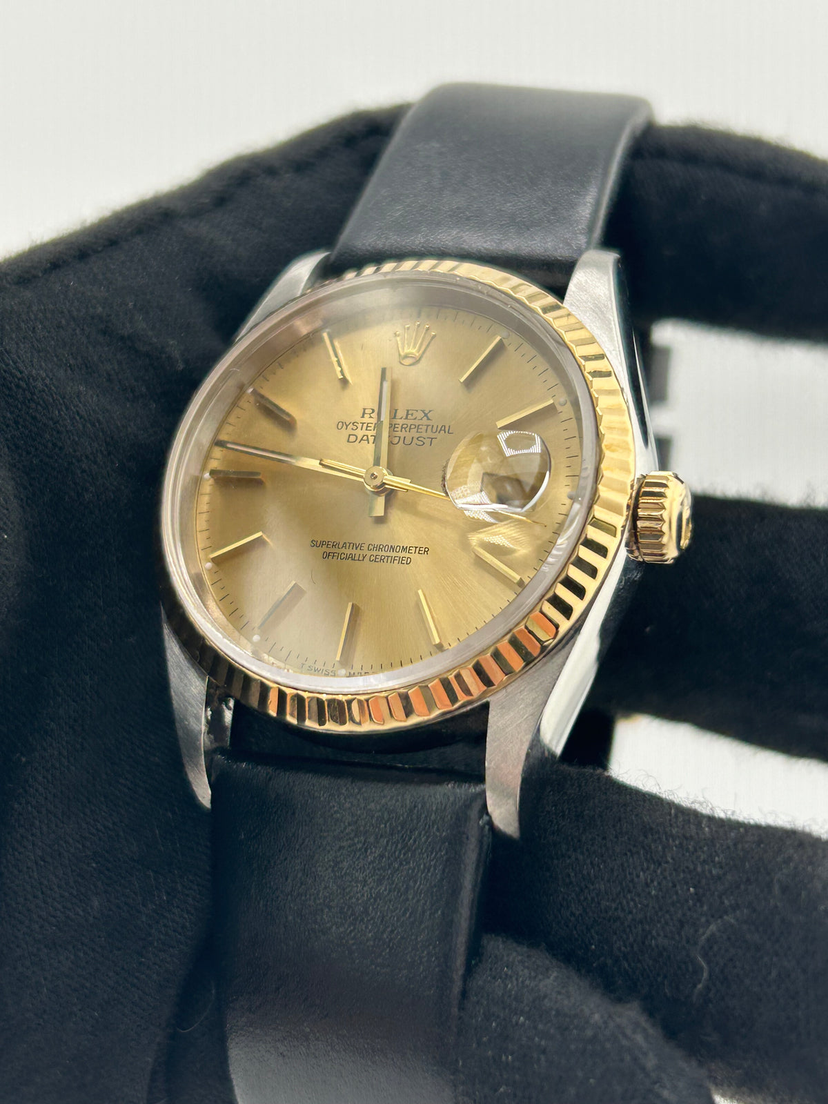 Rolex Datejust 36 Champagne Stick Dial on Generic Black Leather Strap Ref. 16233 1994 — view 3