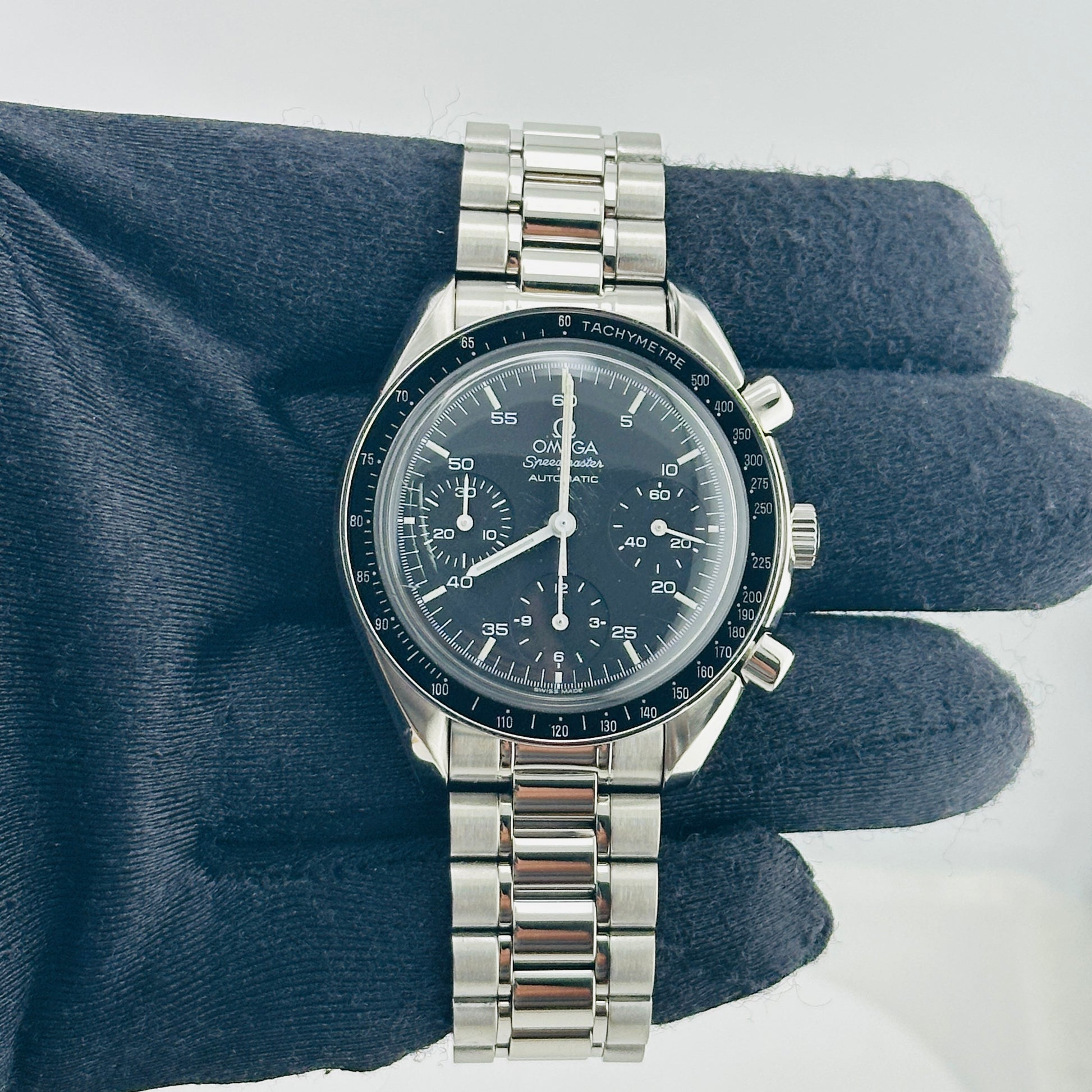 Omega Speedmaster Black Chrono Dial on Stainless Steel Bracelet Ref. 3510.50.00 Card 2000 — view 2