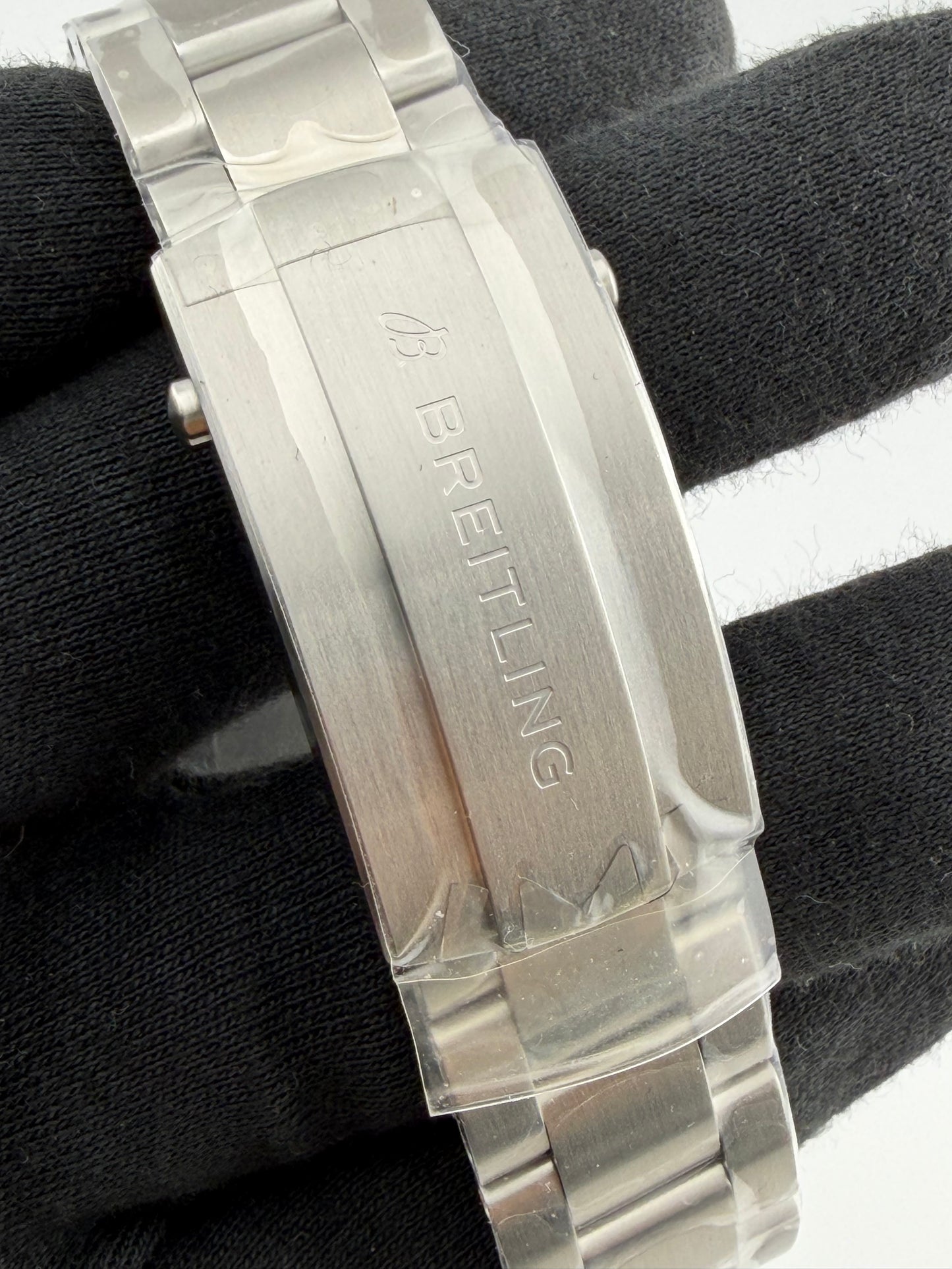 Breitling Avenger Automatic Green Dial on Stainless Steel Bracelet Ref. A17328101L1A1 Card 2026 — view 5