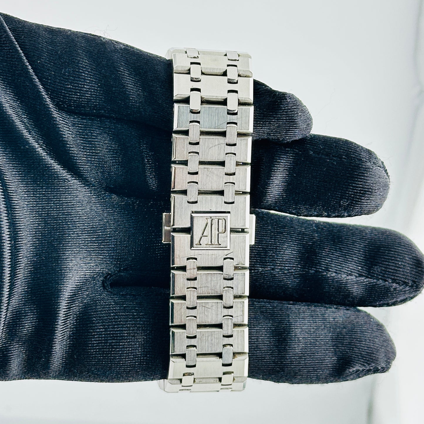 Audemars Piguet Royal Oak White Dial on Stainless Steel Bracelet Ref. 15500ST.OO.1220ST.04 Card — view 5
