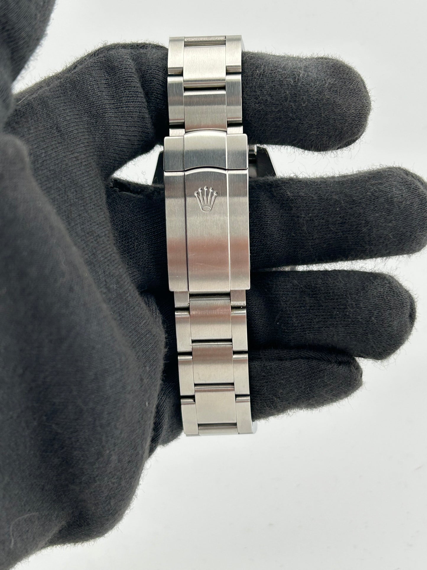 Rolex Airking Black Arabic Numerals Dial on Oyster Bracelet Ref. 116900 Card 2018 — view 4