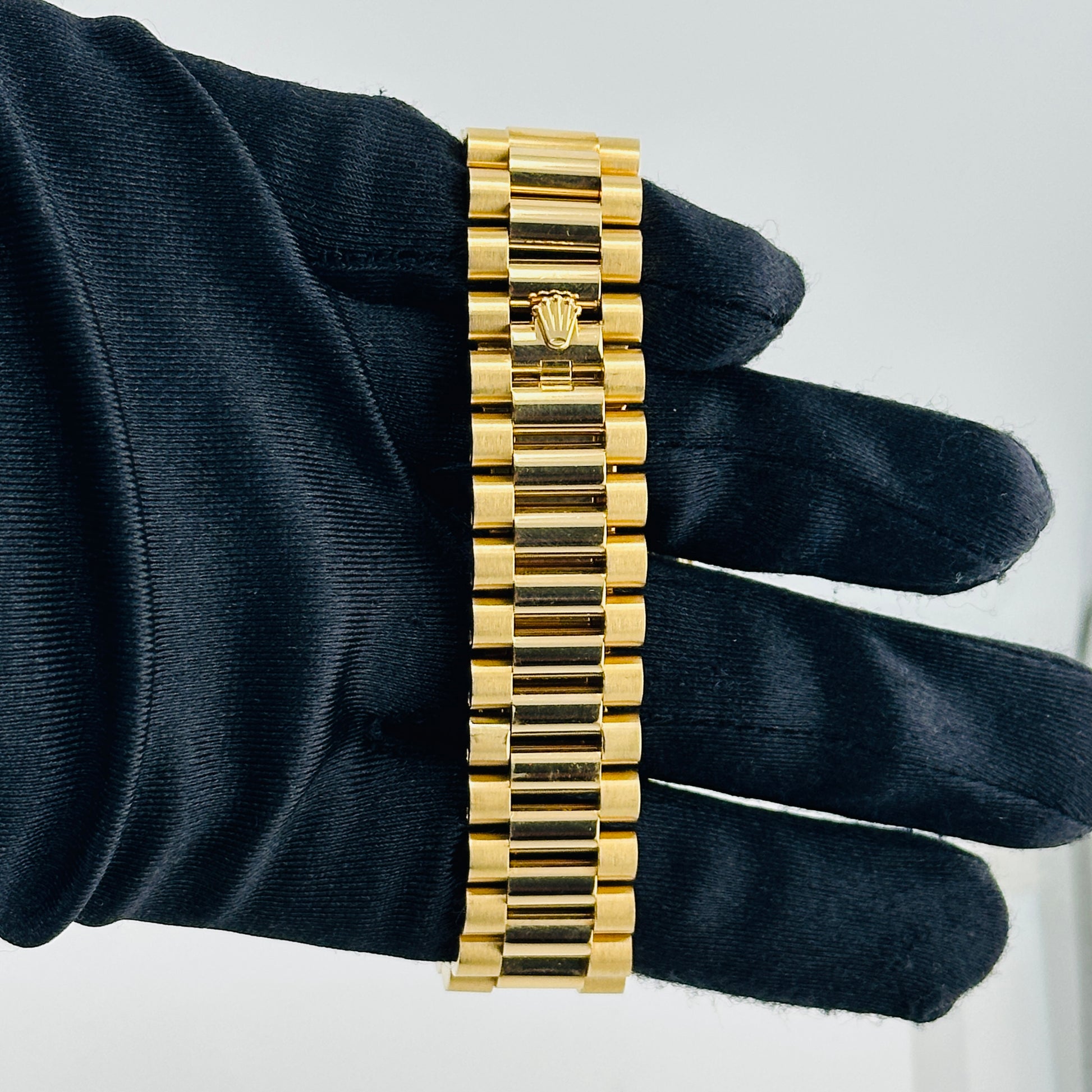 Rolex Day-Date 40 Champagne Index Dial on President Ref. 228238 Card 2018 — view 4