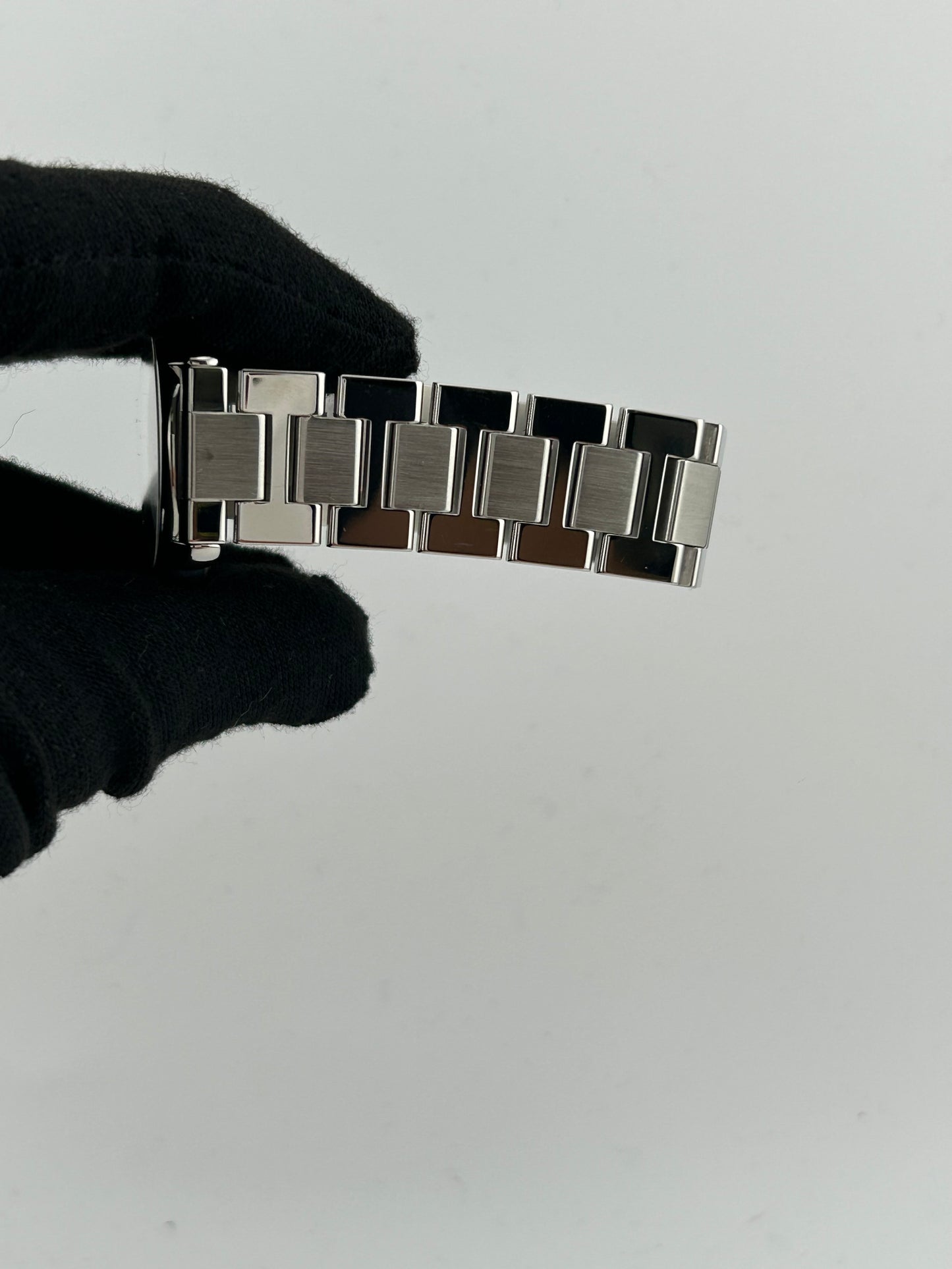 Cartier Ronde Solo Silver Dial on Stainless Steel Bracelet Ref. W6701004 Papers 2013 — view 5
