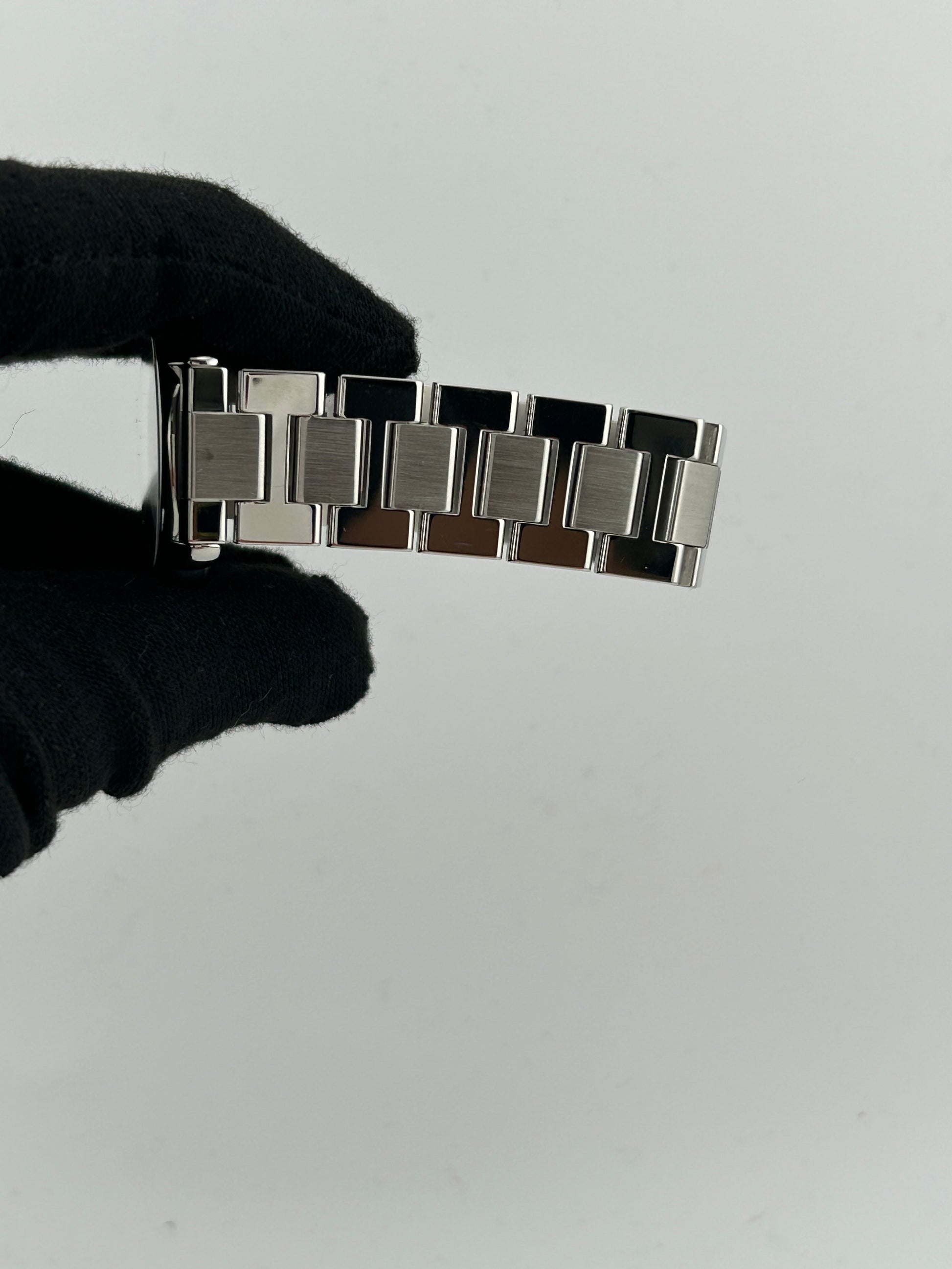Cartier Ronde Solo Silver Dial on Stainless Steel Bracelet Ref. W6701004 Papers 2013 — view 5