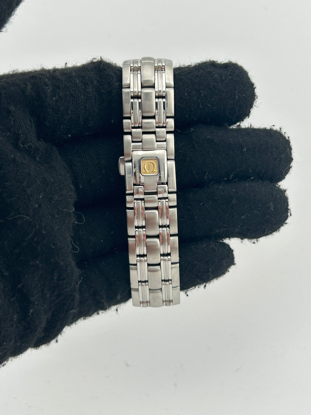 Omega Seamaster Date Silver Wave Motif Dial on Stainless Steel Bracelet Ref. 2571.31 — view 4