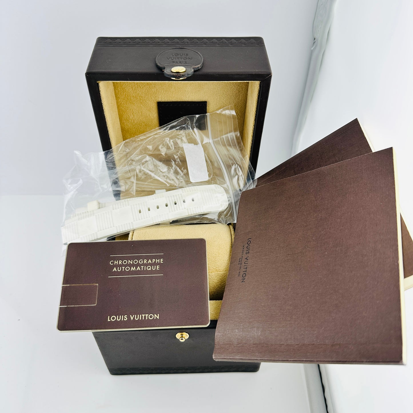 Louis Vuitton Tambour Voyage Slate Grey Dial on Leather Strap Ref. Q102N Papers 2011 — view 7