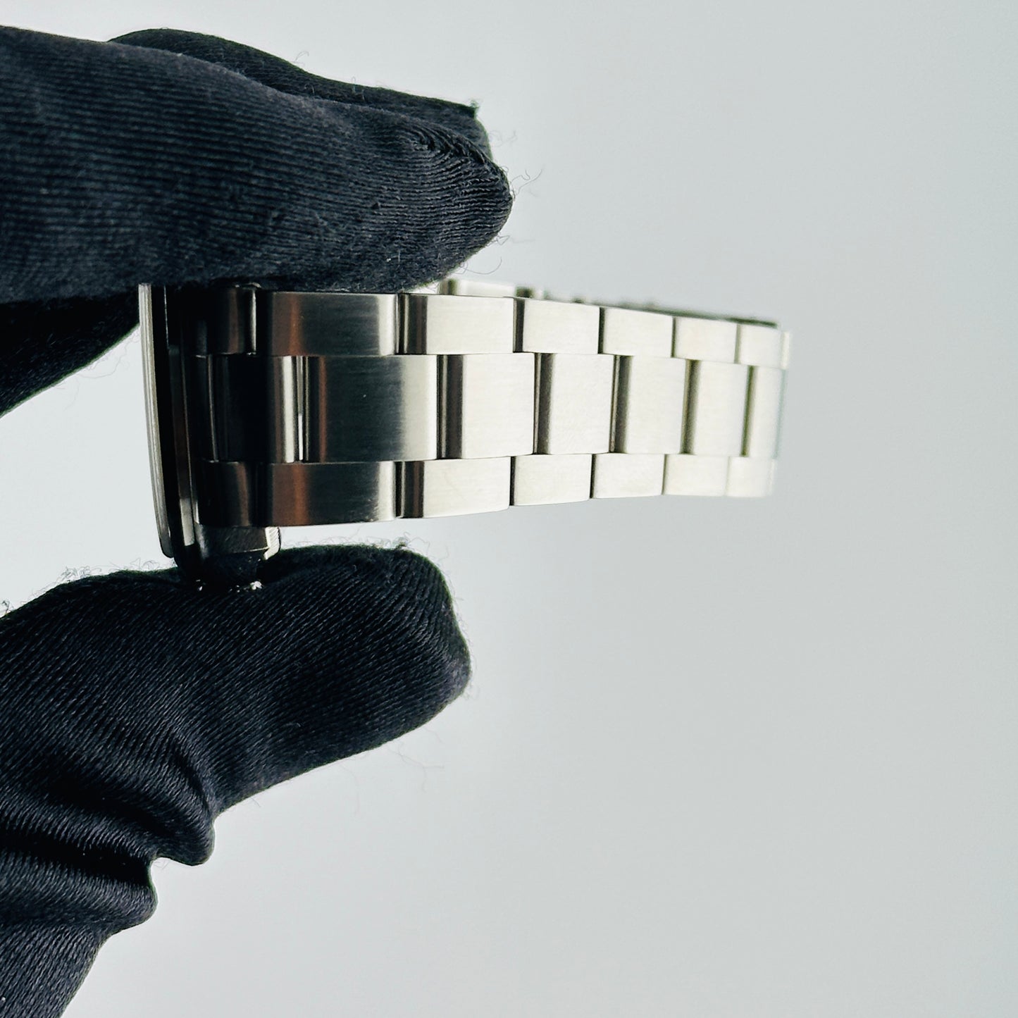 Rolex Oyster Perpetual Salmon / Arabic 3,6.9 Dial on Oyster Bracelet Ref. 77080 Papers 2002 — view 5