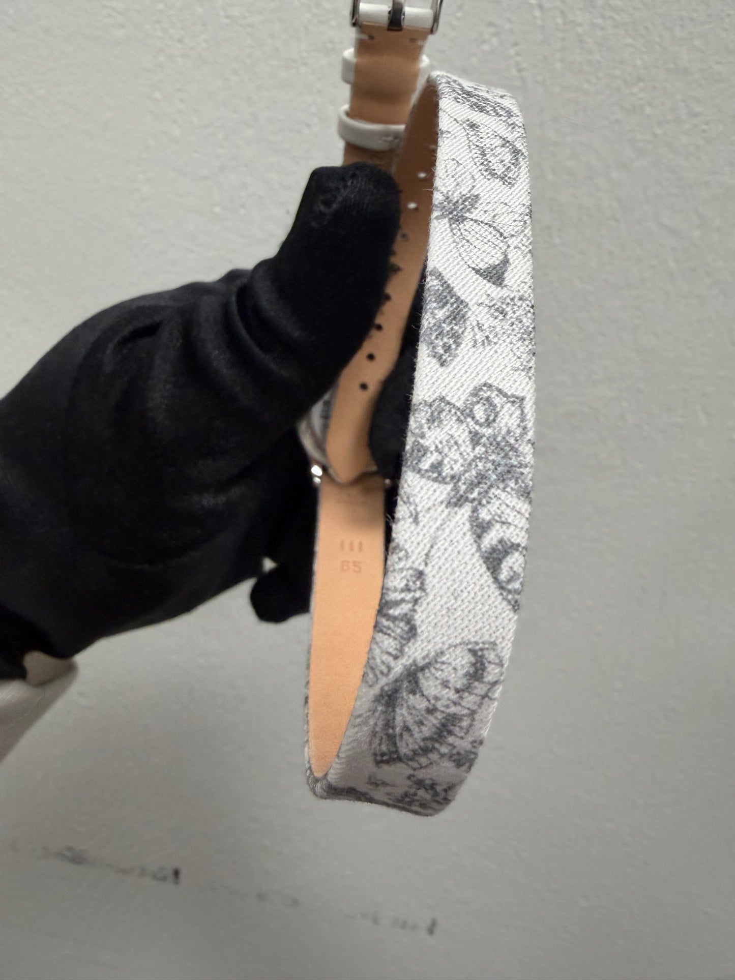Omega De Ville Mini Tr√©sor Quartz White Dial on Fabric Strap Ref. 428.17.26.60.04.002 Card Open Date — view 3